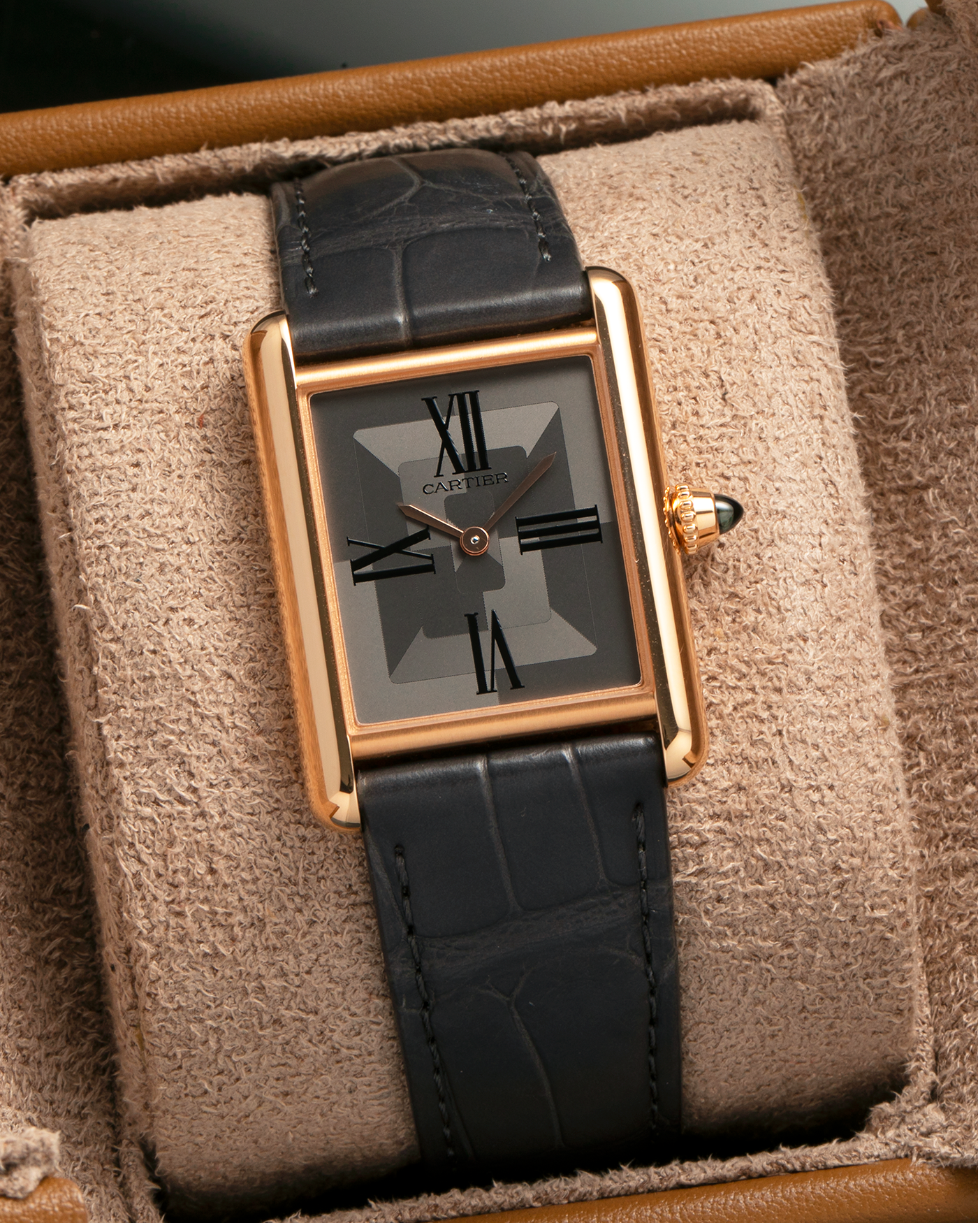 Brand: Cartier
Year: 2022
Model: Tank Louis Cartier Large ‘3816’
Reference: CRWGTA0092
Material: 18-carat Rose Gold
Movement: Cartier Cal. 1917 MC, Manual-Winding
Case Dimensions: 33.7mm (Including Lugs) x 25.5mm x 6.6mm
Lug Width: 19mm
Strap: Cartier Anthracite Grey Alligator Leather Strap with Signed 18-carat Rose Gold Tang Buckle
