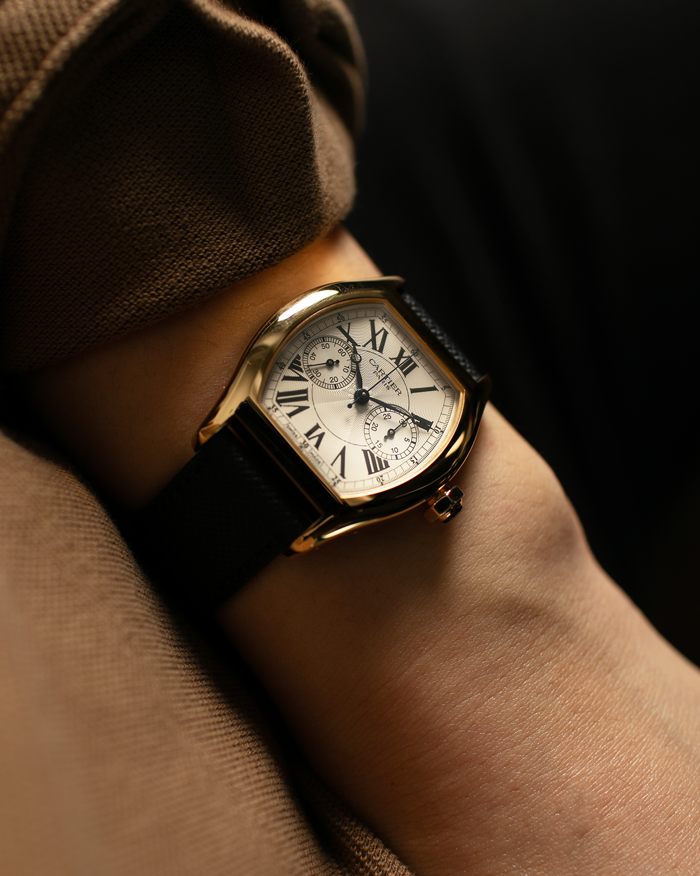 Brand: Cartier Year: 2000’s Model: Collection Privée Cartier Paris Tortue Monopoussoir Reference: 2356E Material: 18-carat Yellow Gold Movement: Cartier THA Cal. 045MC, Manual-Winding Case Diameter: 43mm x 35 mm Lug Width: 18mm Strap: Molequin Navy Blue Textured Calf Leather with Signed 18-carat Yellow Gold Deployant Clasp