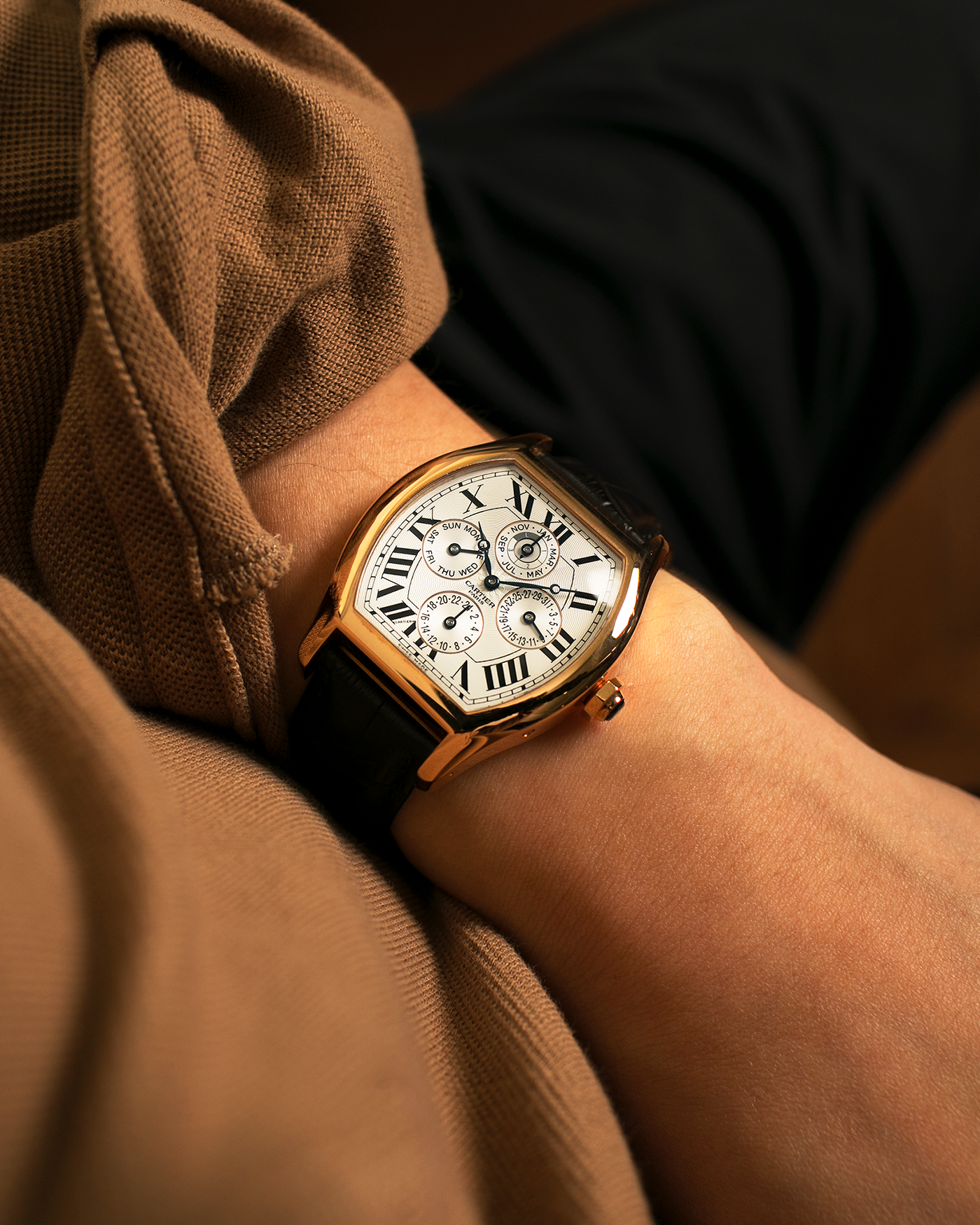 Brand: Cartier
Year: 2005
Model: CPCP Collection Prive Tortue Perpetual Calendar XL
Reference: 2666 / W1542851
Material: 18k Rose Gold
Movement: Cal. 9421MC
Case Diameter: 42.5mm x 34mm (12mm Thickness)
Strap: Cartier Black Alligator with 18k Rose Gold Cartier Deployant