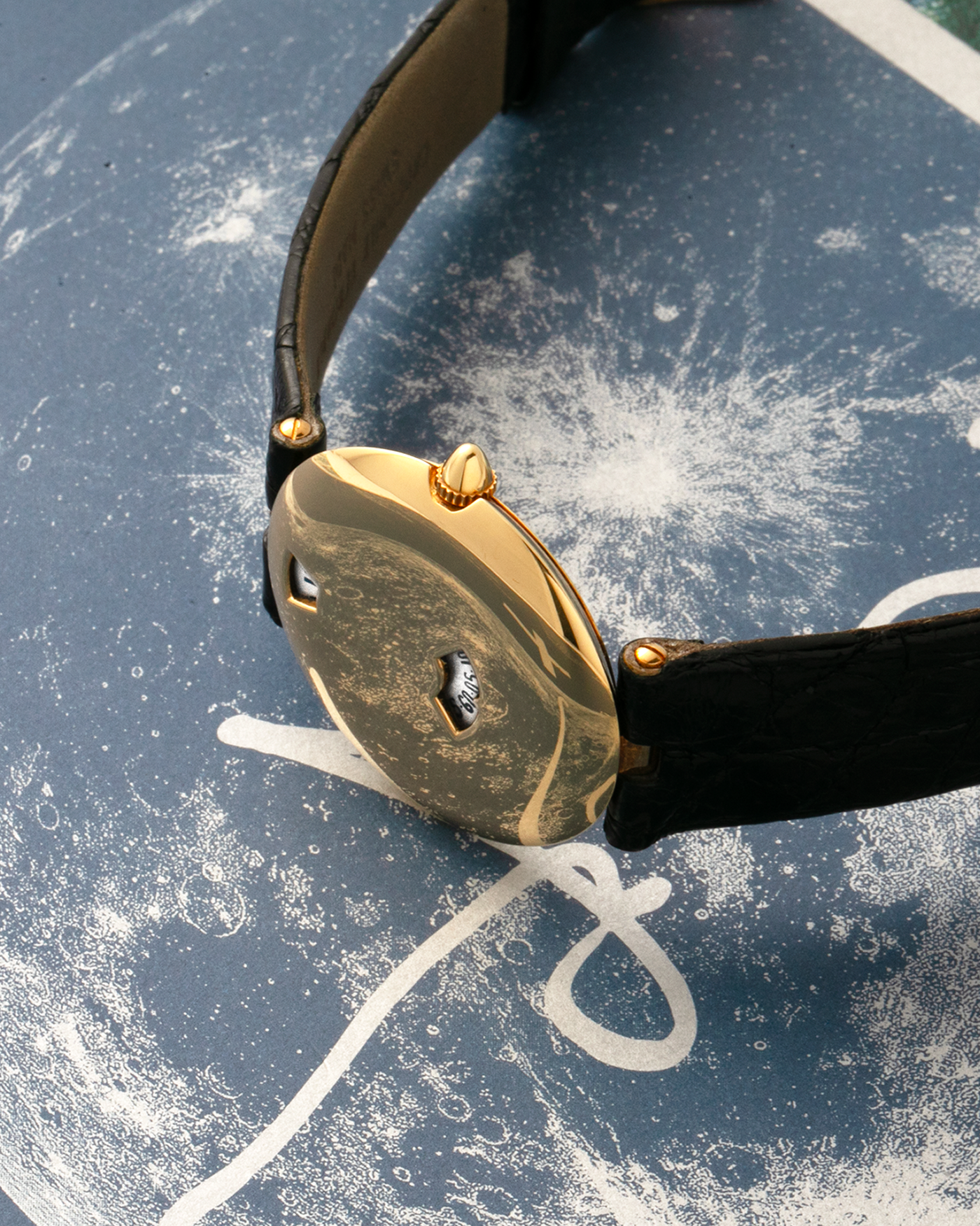 Brand: Chaumet
Year: Early 1990’s
Model: Les Pleiades
Reference Number: 11A
Material: 18k Yellow Gold
Movement: Quartz Jump Hour Movement
Case Dimensions: 30mm
Strap: Black Alligator Strap with 18k Yellow Gold Chaumet Tang Buckle