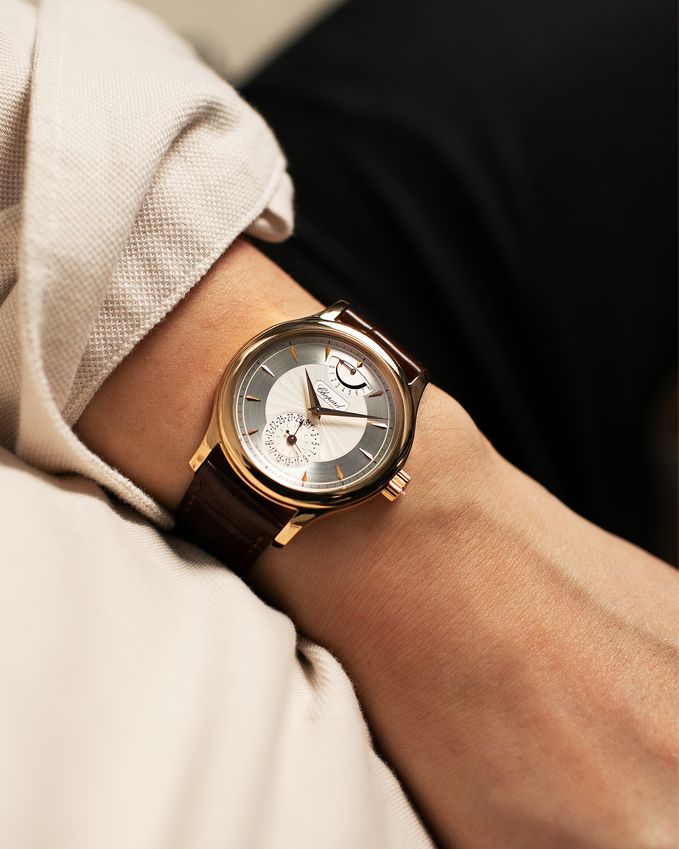 Brand: Chopard L.U.C. Year: 1990’s Model / Reference: 16/1863 ‘Quattro’ Material: 18-carat Yellow Gold Movement: Chopard Cal. 1.98, Manual-Winding Case Diameter: 38mm Lug Width: 19mm Strap: Chopard Brown Alligator Leather Strap with Signed 18-carat Yellow Gold Tang Buckle