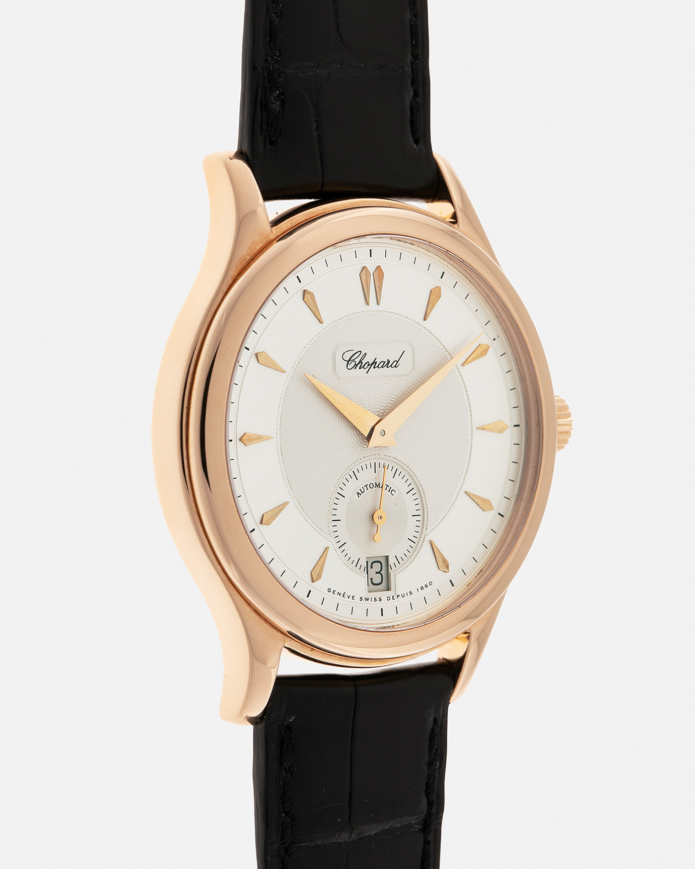 Brand: Chopard L.U.C.
Year: Late 1990’s
Model: 16/1860/2
Material: 18-carat Yellow Gold
Movement: Chopard Cal. 1.96, Self-Winding Micro-Rotor
Case Dimensions: 37mm x 8.5mm (Lug-to-Lug 45mm)
Lug Width: 18mm
Strap: Chopard Black Alligator Leather Strap with Signed 18-carat Yellow Gold Tang Buckle