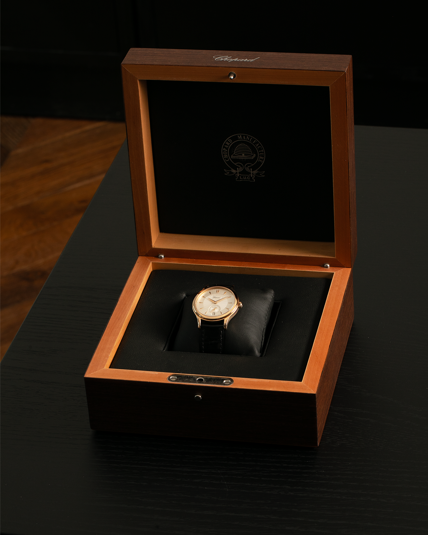 Brand: Chopard L.U.C.
Year: Late 1990’s
Model: 16/1860/2
Material: 18-carat Yellow Gold
Movement: Chopard Cal. 1.96, Self-Winding Micro-Rotor
Case Dimensions: 37mm x 8.5mm (Lug-to-Lug 45mm)
Lug Width: 18mm
Strap: Chopard Black Alligator Leather Strap with Signed 18-carat Yellow Gold Tang Buckle