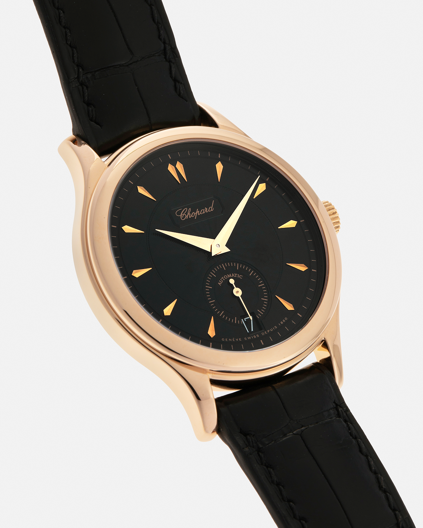 Brand: Chopard L.U.C.
Year: 1990’s
Model: 16/1860/2
Material: 18-carat Rose Gold
Movement: Chopard Cal. 1.96, Self-Winding Micro-Rotor
Case Diameter: 37mm x 8.5mm (Lug-to-Lug 45mm)
Lug Width: 18mm
Strap: Delugs Black Alligator Leather Strap with signed 18-carat Rose Gold Tang Buckle, extra Chopard Black Alligator Leather Strap