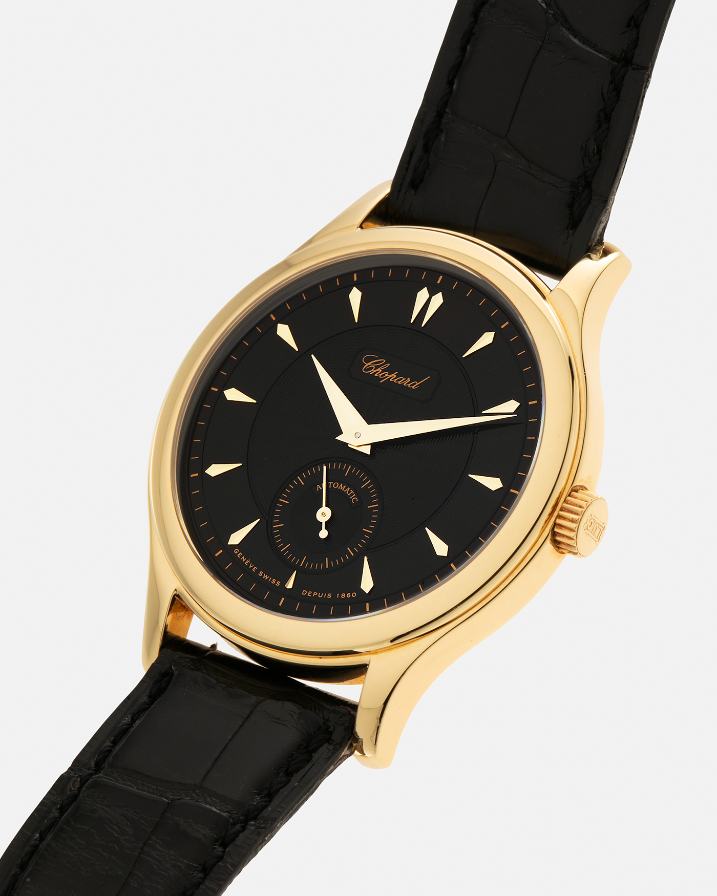 Brand: Chopard L.U.C. Year: 1990s Model: 16/1860/2 ‘Prototype No-Date Black Dial’ Material: 18-carat Yellow Gold Movement: Chopard Cal. 1.96, Self-Winding Micro-Rotor Case Diameter: 37mm Lug Width: 18mm Strap: Chopard Black Alligator Leather Strap with Signed 18-carat Yellow Gold Tang Buckle