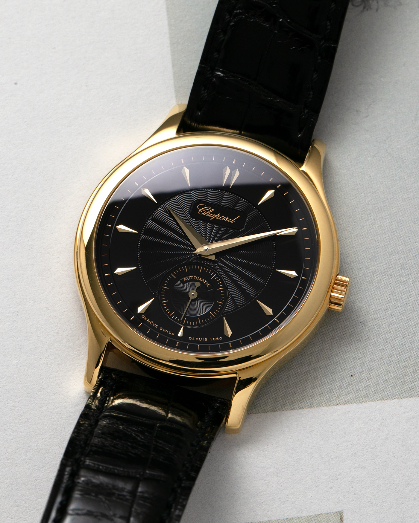 Brand: Chopard L.U.C. Year: 1990s Model: 16/1860/2 ‘Prototype No-Date Black Dial’ Material: 18-carat Yellow Gold Movement: Chopard Cal. 1.96, Self-Winding Micro-Rotor Case Diameter: 37mm Lug Width: 18mm Strap: Chopard Black Alligator Leather Strap with Signed 18-carat Yellow Gold Tang Buckle