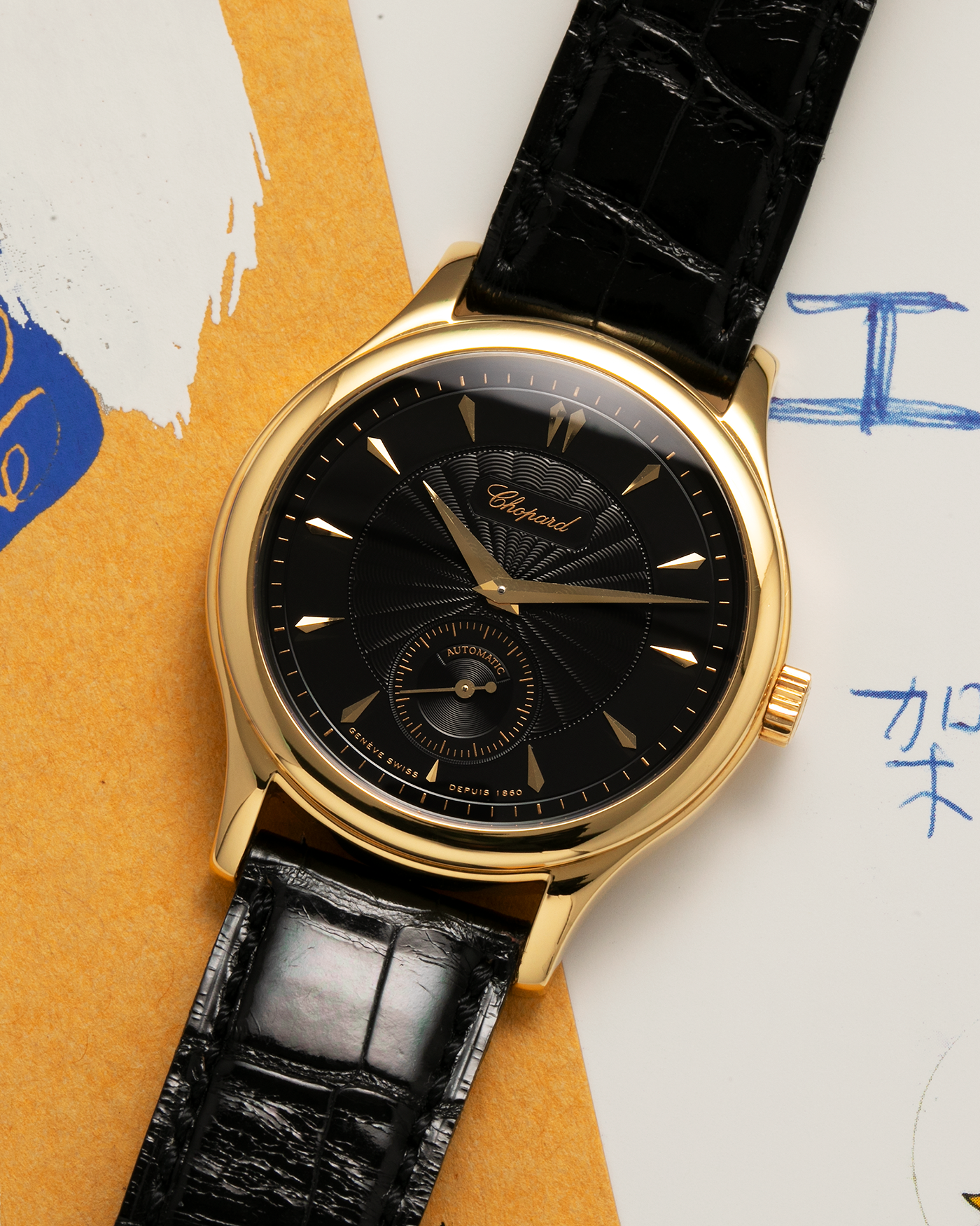 Brand: Chopard L.U.C. Year: 1990s Model: 16/1860/2 ‘Prototype No-Date Black Dial’ Material: 18-carat Yellow Gold Movement: Chopard Cal. 1.96, Self-Winding Micro-Rotor Case Diameter: 37mm Lug Width: 18mm Strap: Chopard Black Alligator Leather Strap with Signed 18-carat Yellow Gold Tang Buckle