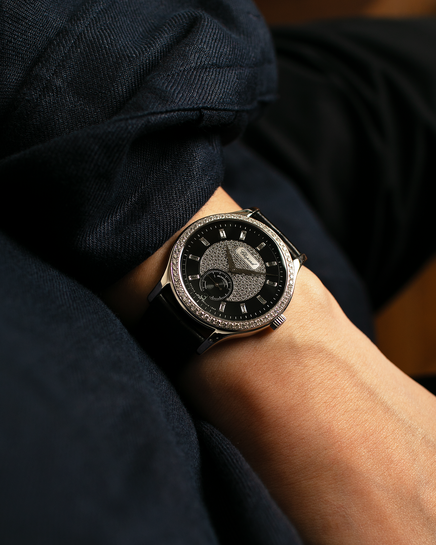 Brand: Chopard L.U.C.
Year: 2000’s
Model: 17/1873/2 Based Off 16/1860/2
Material: 18-carat White Gold Case, Factory-Set Diamond Bezel and Dial
Movement: Chopard Cal. 1.96, Self-Winding Micro-Rotor
Case Dimensions: 37mm Diameter 8.5mm Thickness
Lug Width: 18mm
Strap: Chopard Black Alligator Strap with 18k White Gold Chopard Tang Buckle