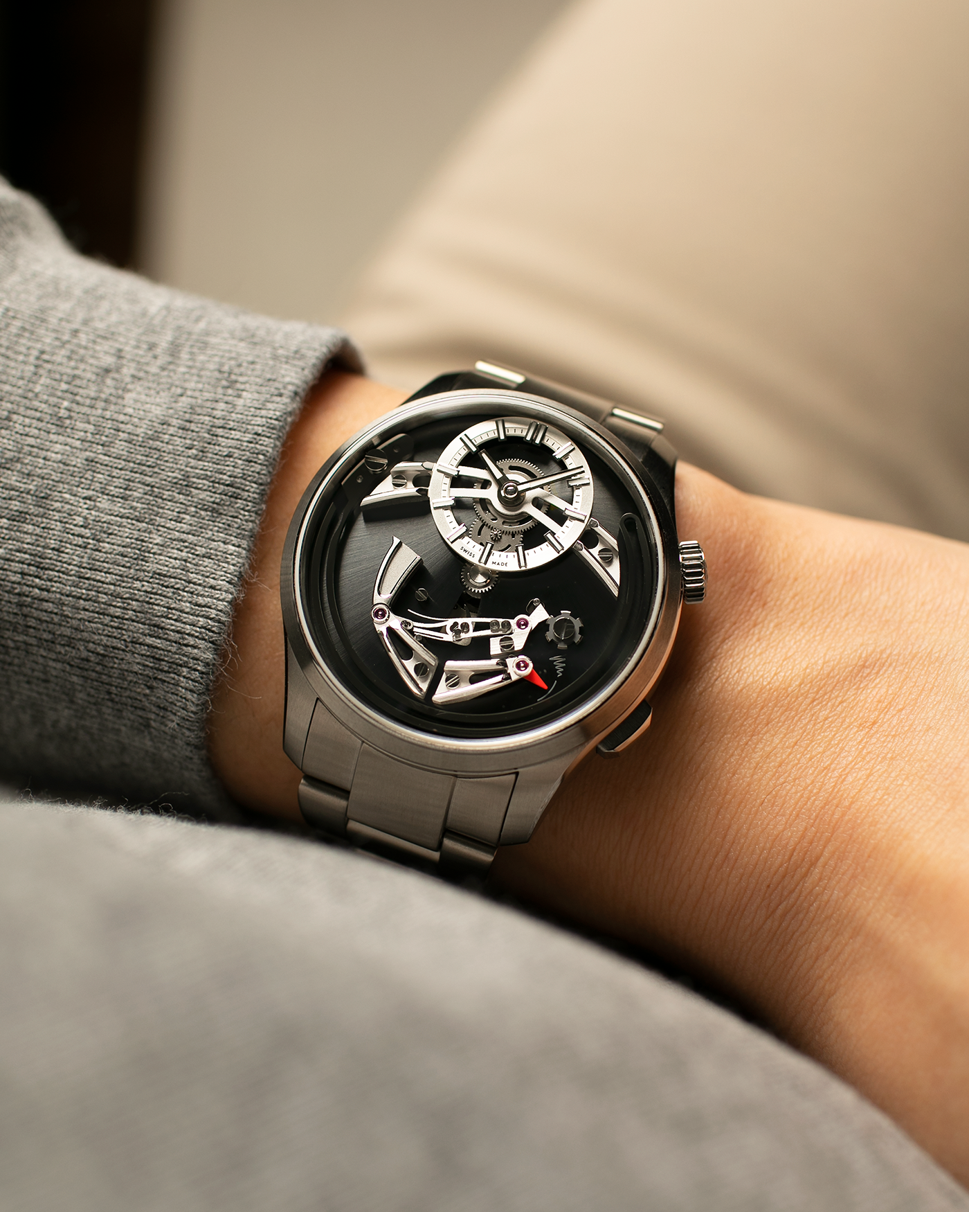 Brand: Christopher Ward
Year: 2024
Model: Bel Canto C1 ‘Nero’
Material: Grade 5 Titanium
Movement: Christopher Ward Cal. FS01 (Sellita Cal. SW-200 Based) with Passing Chime Module, Self-Winding
Case Dimensions: 41mm x 13mm (48mm Lug-to-Lug)
Lug Width: 22mm
Bracelet: Christopher Ward Brushed Grade 2 Titanium Bader Bracelet with Signed Deployant Clasp