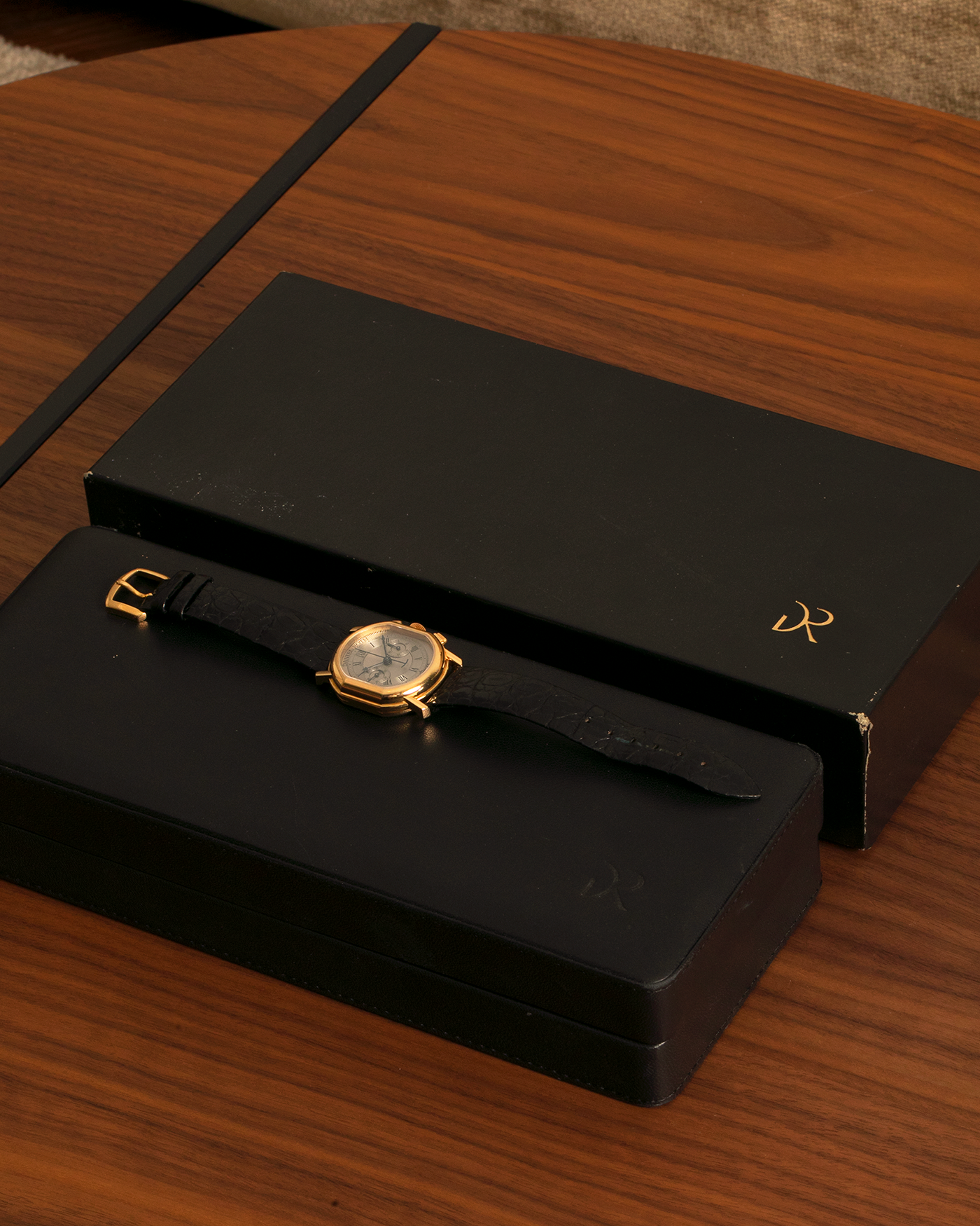 Brand: Daniel Roth
Year: Early 1990s
Model: 2147 Chronograph
Material: 18-carat Yellow Gold
Movement: Lemania Cal. 2320, Manual-Winding
Case Diameter: 35mm x 38mm (10mm Thickness)
Lug Width: 20mm
Strap: Daniel Roth Black Alligator Strap and 18k Yellow Gold Daniel Roth Tang Buckle