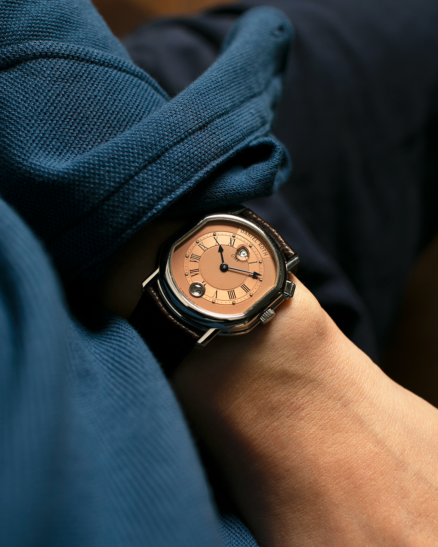 Brand: Daniel Roth
Year: 1990’s
Model: GMT Salmon
Material: Stainless Steel
Movement: Heavily-Modified Girard Perregaux Cal. GP3100, Self-Winding
Case Dimensions: 35mm x 38mm (Lug-to-Lug 41.5mm)
Lug Width: 20mm
Strap: JPM x S.SONG Dark Brown Textured Calf Leather Strap with Signed Stainless Steel Deployant Clasp