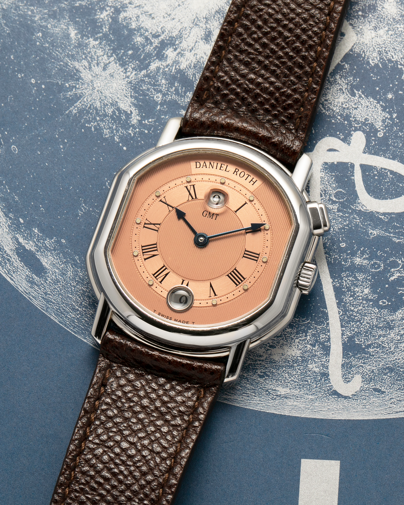 Brand: Daniel Roth
Year: 1990’s
Model: GMT Salmon
Material: Stainless Steel
Movement: Heavily-Modified Girard Perregaux Cal. GP3100, Self-Winding
Case Dimensions: 35mm x 38mm (Lug-to-Lug 41.5mm)
Lug Width: 20mm
Strap: JPM x S.SONG Dark Brown Textured Calf Leather Strap with Signed Stainless Steel Deployant Clasp