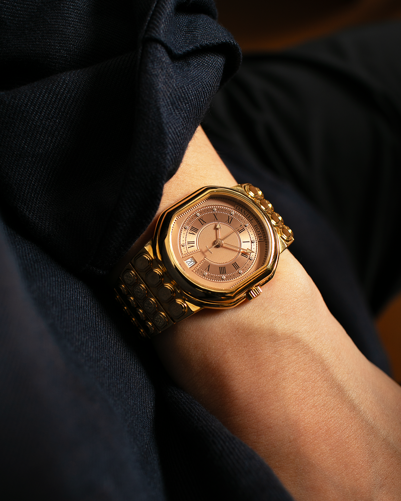 Brand: Daniel Roth
Year: Mid- to late 1990’s
Model: S177 Le Sentier
Material: 18k Yellow Gold
Movement: Jaeger-LeCoultre Calibre 889/1
Case Diameter: 35mm x 38mm
Lug Width: 20mm
Strap: Integrated 18k Yellow Gold Daniel Roth ‘Lego’ Bracelet