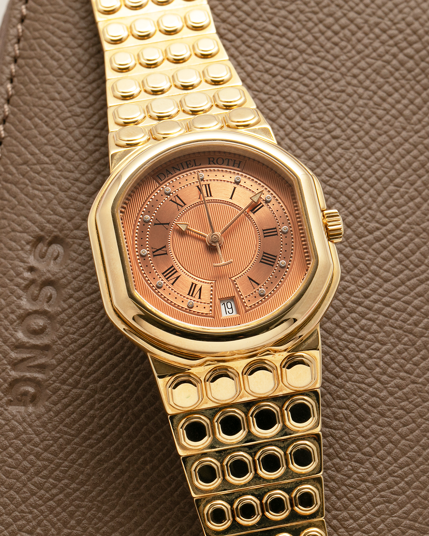 Brand: Daniel Roth
Year: Mid- to late 1990’s
Model: S177 Le Sentier
Material: 18k Yellow Gold
Movement: Jaeger-LeCoultre Calibre 889/1
Case Diameter: 35mm x 38mm
Lug Width: 20mm
Strap: Integrated 18k Yellow Gold Daniel Roth ‘Lego’ Bracelet