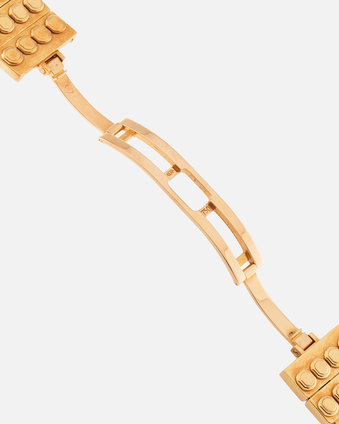 Brand: Daniel Roth Year: Mid to late 1990’s Model: S177 Le Sentier Material: 18k Yellow Gold Movement: Jaeger-LeCoultre Calibre 889/1 Case Diameter: 35mm x 38mm Lug Width: 20mm Strap: Integrated 18k Yellow Gold Daniel Roth ‘Lego’ Bracelet 