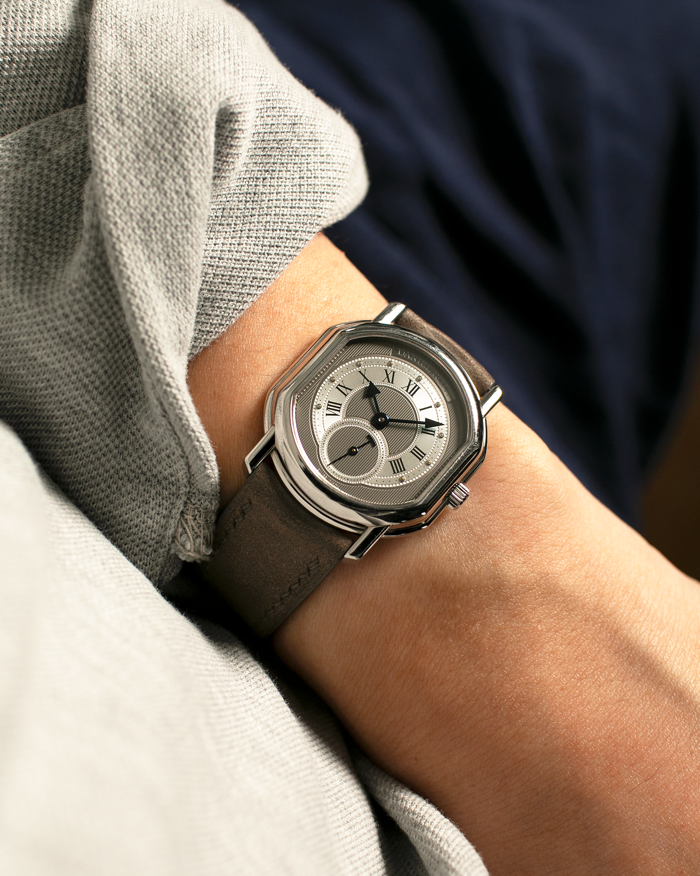 Brand: Daniel Roth
Year: 1990’s
Model: Seconds at Six
Material: Stainless Steel
Movement: Daniel Roth Cal. DR111 (Girard Perregaux-based), Self-Winding
Case Dimensions: 35mm x 32mm (Lug-to-Lug 41mm)
Lug Width: 20mm
Strap: Strapology Taupe Calf Leather Strap with Signed Stainless Steel Tang Buckle