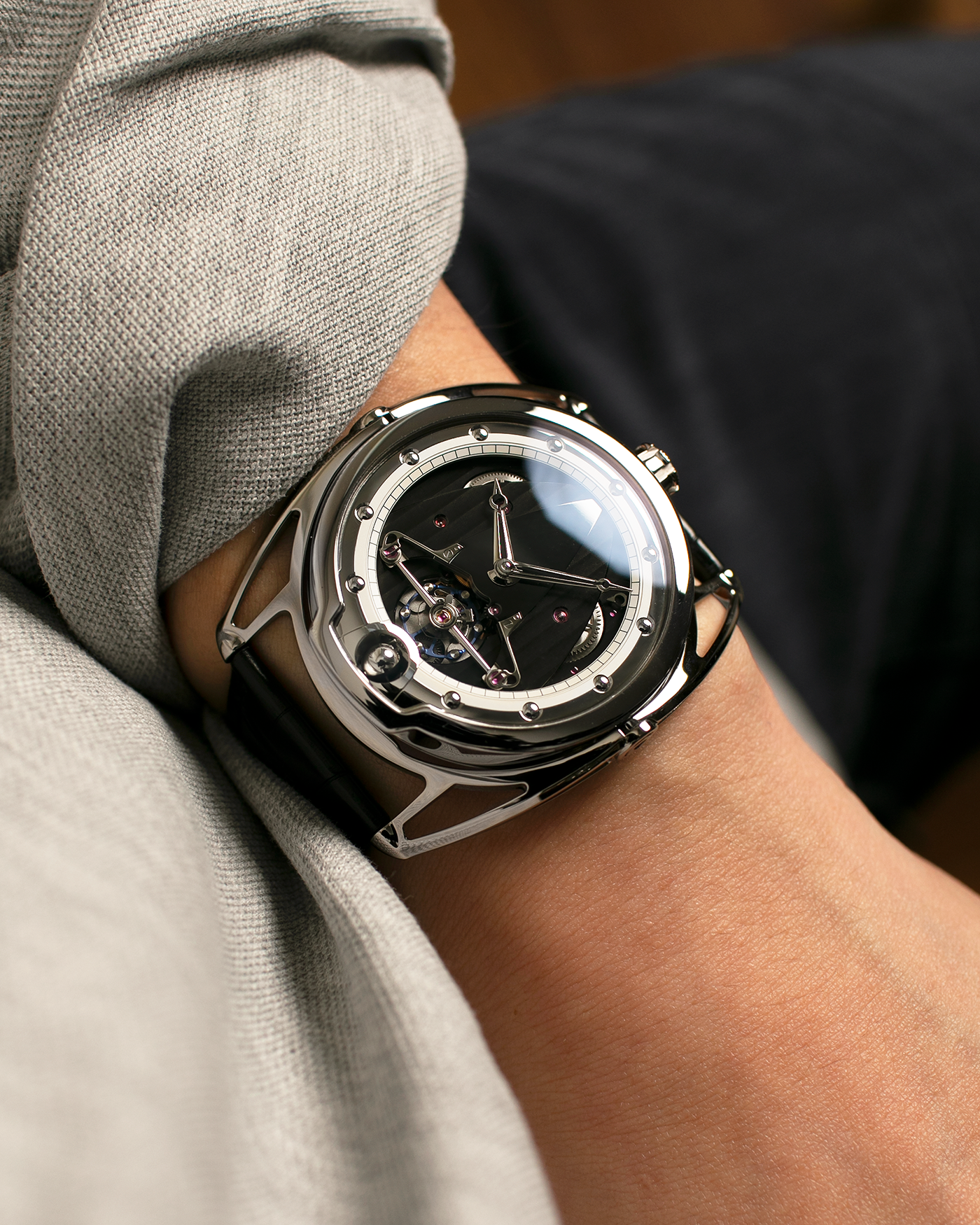 Brand: De Bethune
Year: 2021
Model: DB28TIS8C6PN
Reference: DB28 Titanium
Material: Grade 5 Titanium
Movement: De Bethune Cal. DB2115, Manual-Winding
Case Dimensions: 42.6mm x 9.3mm (Lug-to-Lug 58.3mm)
Lug Width: 26mm
Strap: De Bethune Black Alligator Leather Strap with Signed Titanium Tang Buckle 