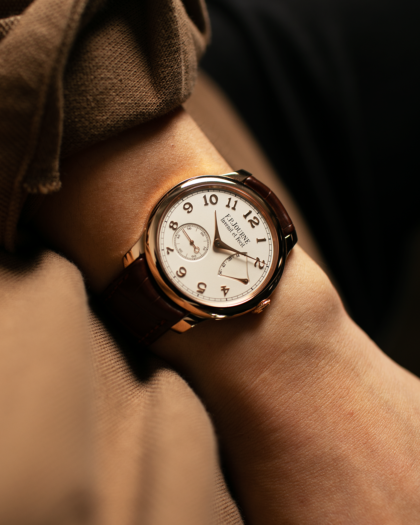 Brand: F.P. Journe Year: 2021 Model: Chronomètre Souverain Material: 18-carat Rose Gold Movement: F.P Journe Cal. 1304, Manual-Winding Case Diameter: 40mm Lug Width: 20mm Strap: F.P. Journe Brown Alligator Leather Strap and Signed 18-carat Rose Gold Tang Buckle