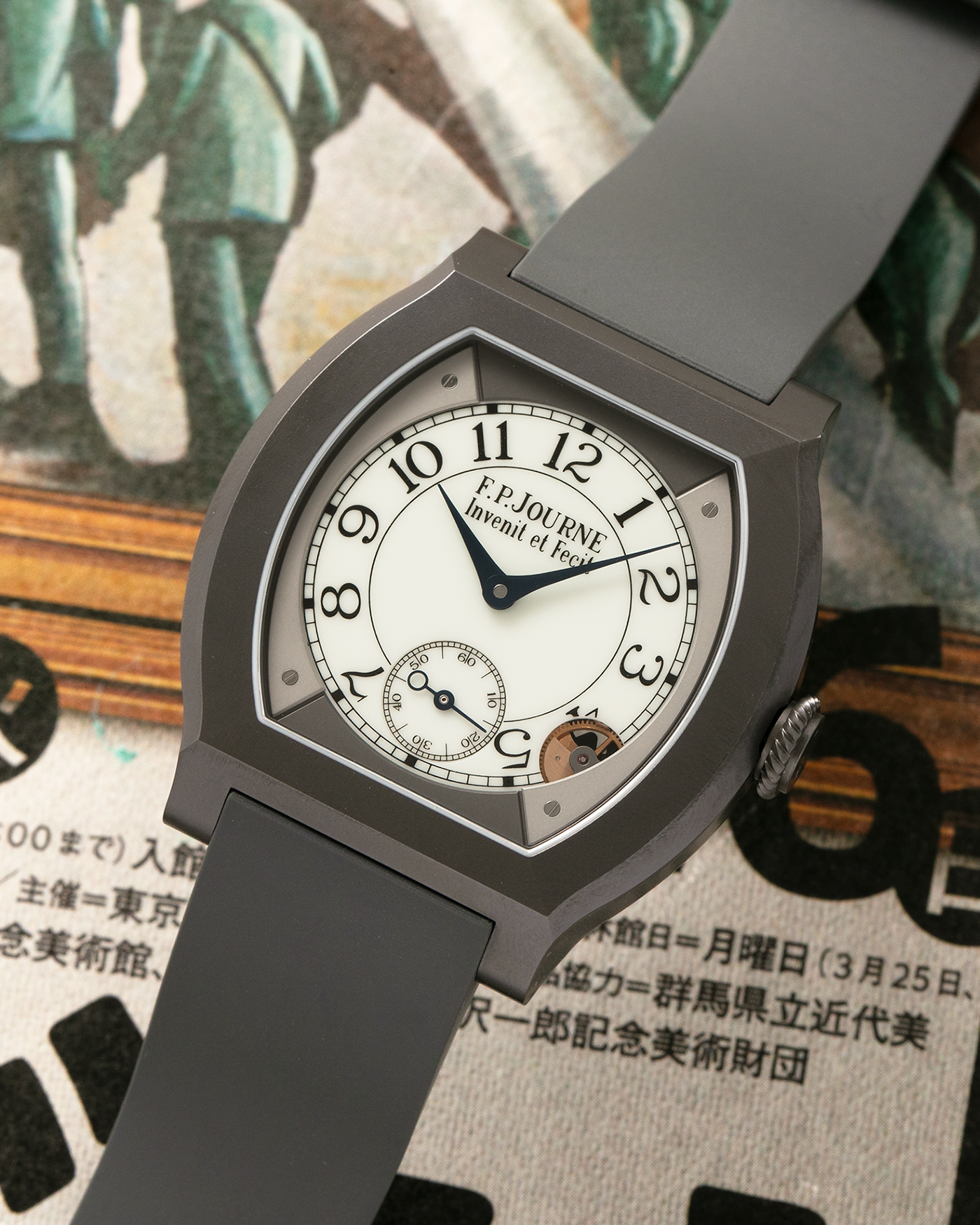 Brand: F.P. Journe
Year: 2024
Model: Elegante 40
Material: Titalyt-Treated Grade 5 Titanium
Movement: F.P. Journe Cal. 1210, Electromechanical Quartz
Case Dimensions: 40mm x 35mm x 7.35mm (Lug-to-Lug 40mm)
Lug Width: 17mm
Straps: F.P. Journe Brown Rubber Strap with Signed Titalyt-treated Grade 5 Titanium Tang Buckle, extra F.P. Journe Dark Grey Rubber Strap, extra F.P. Journe Green Rubber Strap