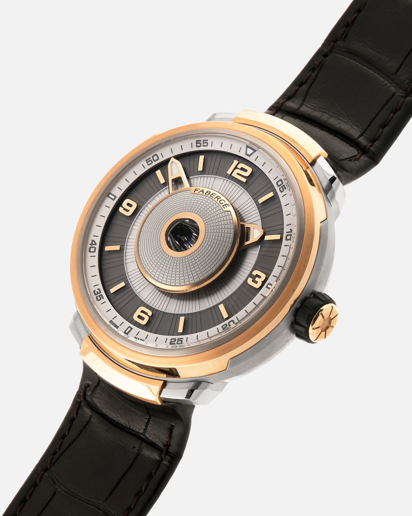 Brand: Fabergé
Year: 2016 (Approximation)
Model: Visionnaire DTZ Dual Time Zone
Material: 18k Rose Gold and Titanium
Movement: Self-Winding Agenhor AGH 6924 (Peripheral Rotor)
Case Dimensions: 43m Diameter 14.2mm Thickness
Strap: Fabergé Black Alligator Strap With Signed 18k Rose Gold Deployant Clasp