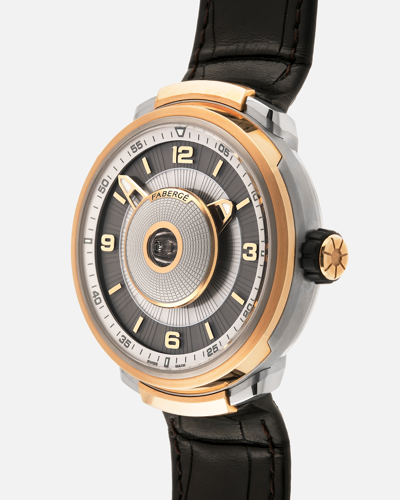 Brand: Fabergé
Year: 2016 (Approximation)
Model: Visionnaire DTZ Dual Time Zone
Material: 18k Rose Gold and Titanium
Movement: Self-Winding Agenhor AGH 6924 (Peripheral Rotor)
Case Dimensions: 43m Diameter 14.2mm Thickness
Strap: Fabergé Black Alligator Strap With Signed 18k Rose Gold Deployant Clasp