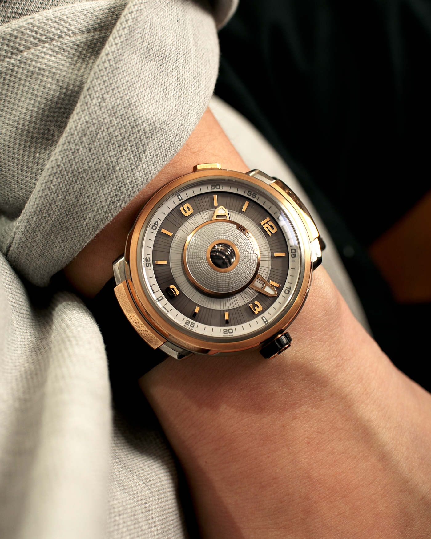 Brand: Fabergé
Year: 2016 (Approximation)
Model: Visionnaire DTZ Dual Time Zone
Material: 18k Rose Gold and Titanium
Movement: Self-Winding Agenhor AGH 6924 (Peripheral Rotor)
Case Dimensions: 43m Diameter 14.2mm Thickness
Strap: Fabergé Black Alligator Strap With Signed 18k Rose Gold Deployant Clasp