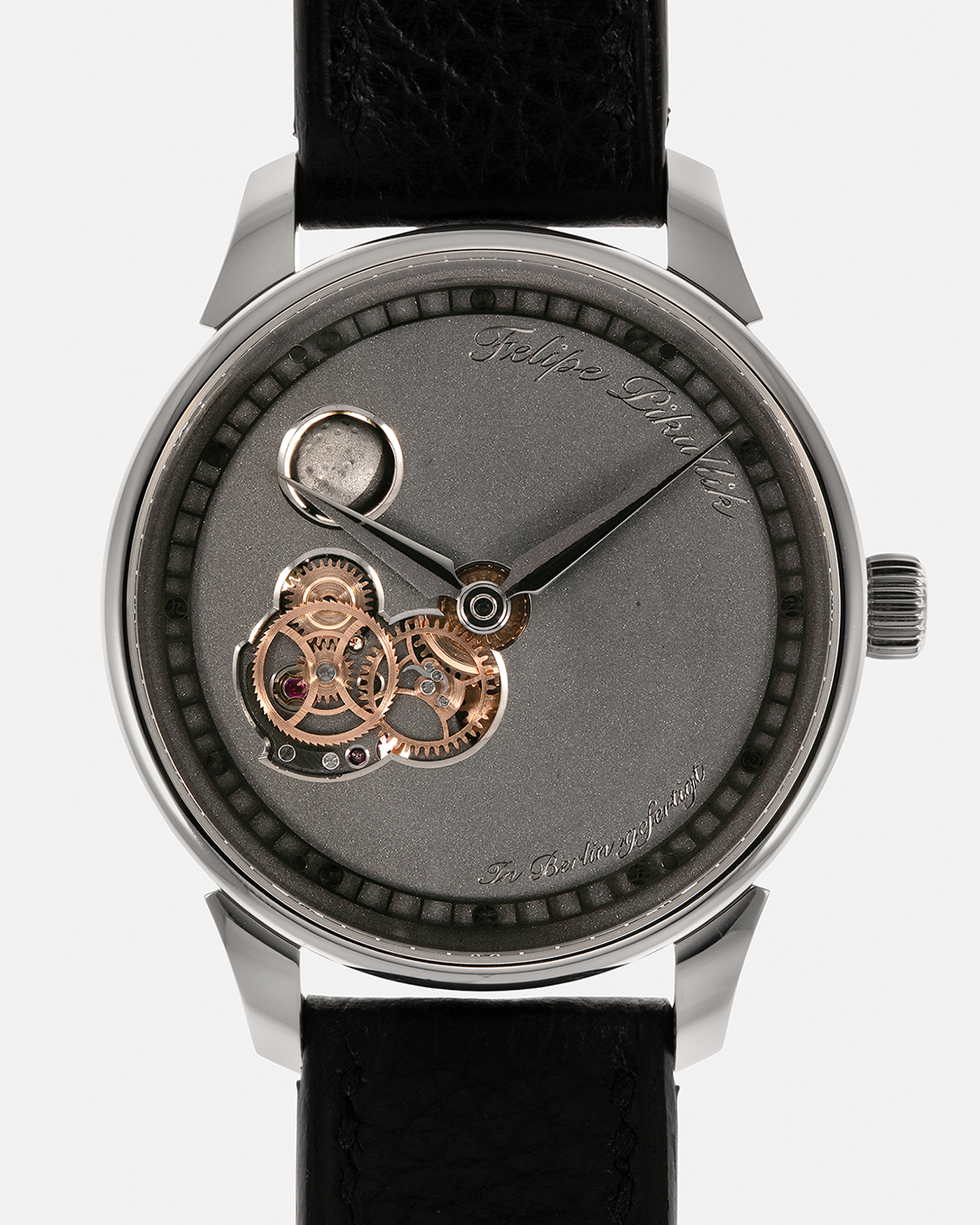 Brand: Felipe Pikullik
Year: 2024
Model: Mondphase 1, Limited Edition of 20 pieces
Material: Stainless Steel
Movement: Heavily-Modified and Hand-Decorated Unitas Cal. 6497, Manual-Winding
Case Dimensions: 41mm x 10.5mm (50mm Lug-to-Lug)
Lug Width: 20mm
Strap: Felipe Pikullik Black Alligator Leather Strap with Signed Stainless Steel Tang Buckle