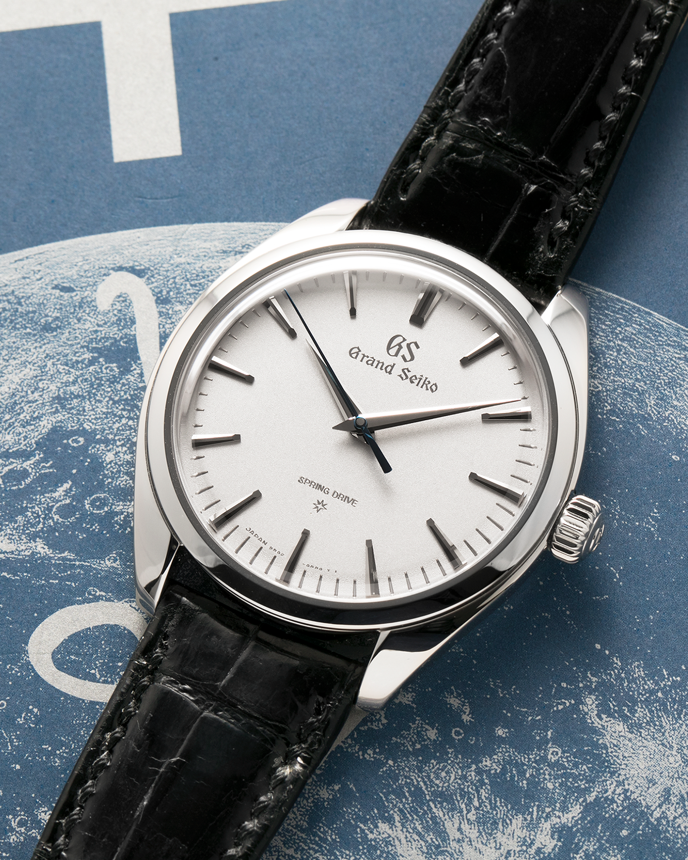 Brand: Grand Seiko
Year: 2025
Reference Number: SBGZ003
Material: Platinum
Movement: Manual-Winding Spring Drive Cal. 9R02
Case Diameter: 38.5mm Diameter, 9.8mm Thickness
Strap: Grand Seiko Black Crocodile Strap with Grand Seiko Platinum Deployant Clasp