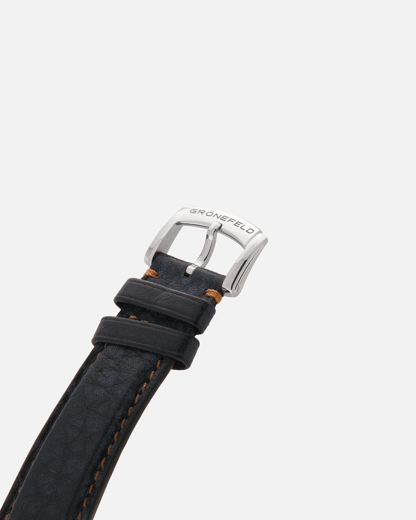 Brand: Grönefeld
Year: 2022
Model: 1941 Principia ‘Salmon’
Material: Stainless Steel
Movement: Grönefeld Cal. G-06, Self-Winding
Case Dimensions: 39.5mm x 10.5mm (Lug-to-Lug 47mm)
Lug Width: 20mm
Strap: Grönefeld Blue Buffalo Leather Strap with Orange Stitching, with Grönefeld Stainless Steel Tang Buckle