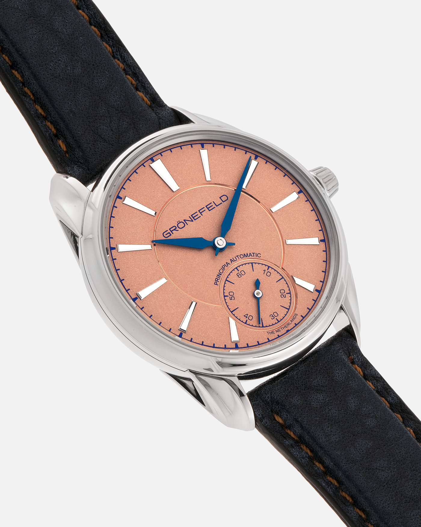Brand: Grönefeld
Year: 2022
Model: 1941 Principia ‘Salmon’
Material: Stainless Steel
Movement: Grönefeld Cal. G-06, Self-Winding
Case Dimensions: 39.5mm x 10.5mm (Lug-to-Lug 47mm)
Lug Width: 20mm
Strap: Grönefeld Blue Buffalo Leather Strap with Orange Stitching, with Grönefeld Stainless Steel Tang Buckle