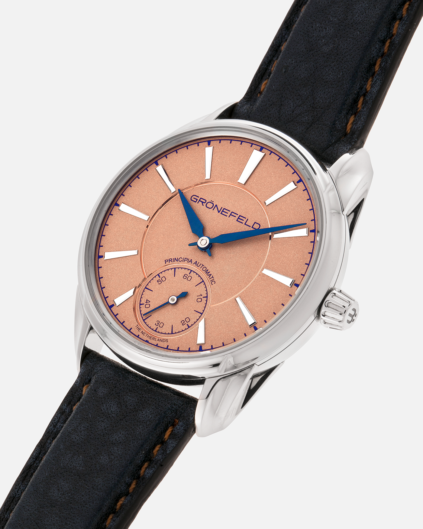 Brand: Grönefeld
Year: 2022
Model: 1941 Principia ‘Salmon’
Material: Stainless Steel
Movement: Grönefeld Cal. G-06, Self-Winding
Case Dimensions: 39.5mm x 10.5mm (Lug-to-Lug 47mm)
Lug Width: 20mm
Strap: Grönefeld Blue Buffalo Leather Strap with Orange Stitching, with Grönefeld Stainless Steel Tang Buckle