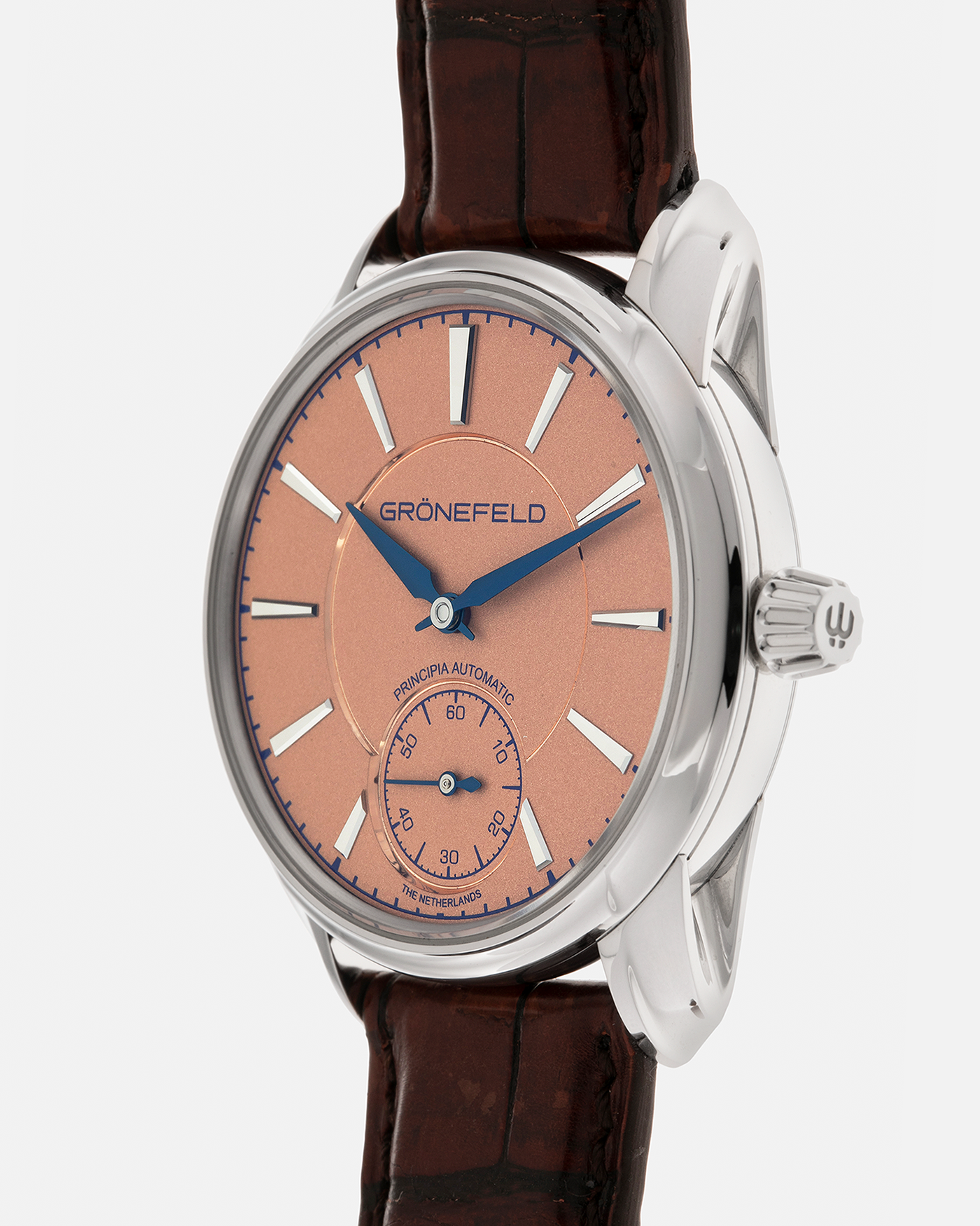 Brand: Grönefeld
Year: 2022
Model: 1941 Principia ‘Salmon’
Material: Stainless Steel
Movement: Grönefeld Cal. G-06, Self-Winding
Case Dimensions: 39.5mm x 10.5mm (Lug-to-Lug 47mm)
Lug Width: 20mm
Strap: Grönefeld Brown Alligator Leather Strap with Signed Stainless Steel Tang Buckle