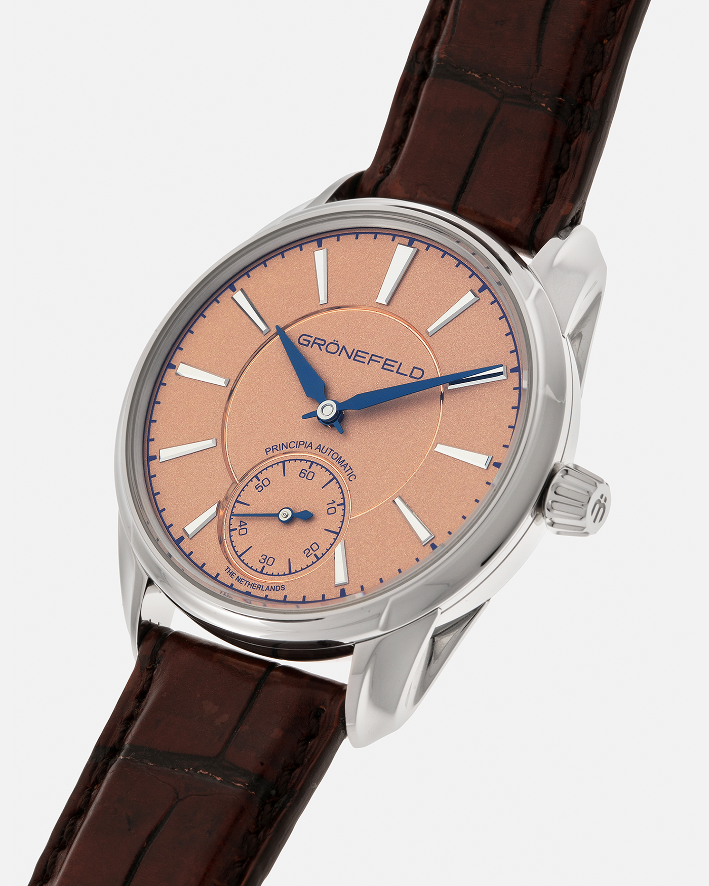 Brand: Grönefeld
Year: 2022
Model: 1941 Principia ‘Salmon’
Material: Stainless Steel
Movement: Grönefeld Cal. G-06, Self-Winding
Case Dimensions: 39.5mm x 10.5mm (Lug-to-Lug 47mm)
Lug Width: 20mm
Strap: Grönefeld Brown Alligator Leather Strap with Signed Stainless Steel Tang Buckle