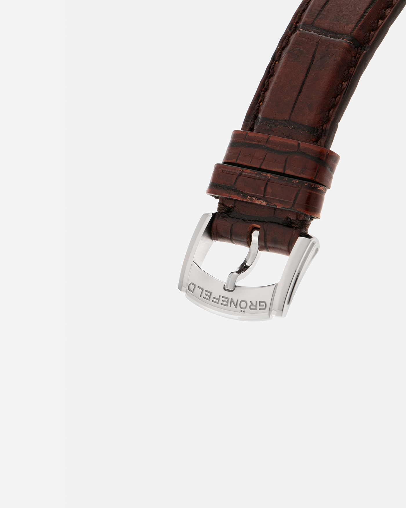 Brand: Grönefeld
Year: 2022
Model: 1941 Principia ‘Salmon’
Material: Stainless Steel
Movement: Grönefeld Cal. G-06, Self-Winding
Case Dimensions: 39.5mm x 10.5mm (Lug-to-Lug 47mm)
Lug Width: 20mm
Strap: Grönefeld Brown Alligator Leather Strap with Signed Stainless Steel Tang Buckle