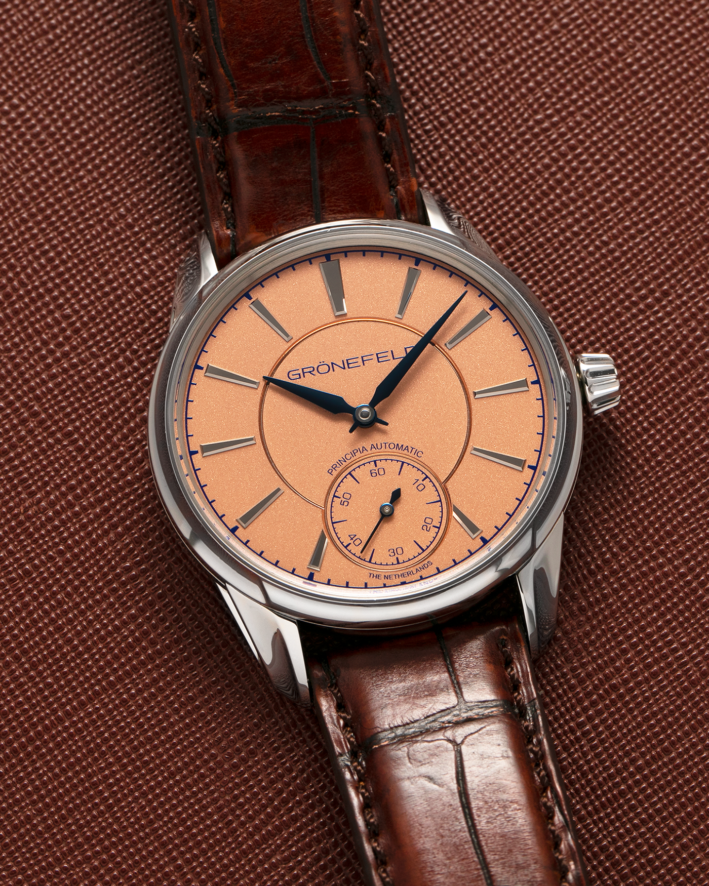 Brand: Grönefeld
Year: 2022
Model: 1941 Principia ‘Salmon’
Material: Stainless Steel
Movement: Grönefeld Cal. G-06, Self-Winding
Case Dimensions: 39.5mm x 10.5mm (Lug-to-Lug 47mm)
Lug Width: 20mm
Strap: Grönefeld Brown Alligator Leather Strap with Signed Stainless Steel Tang Buckle