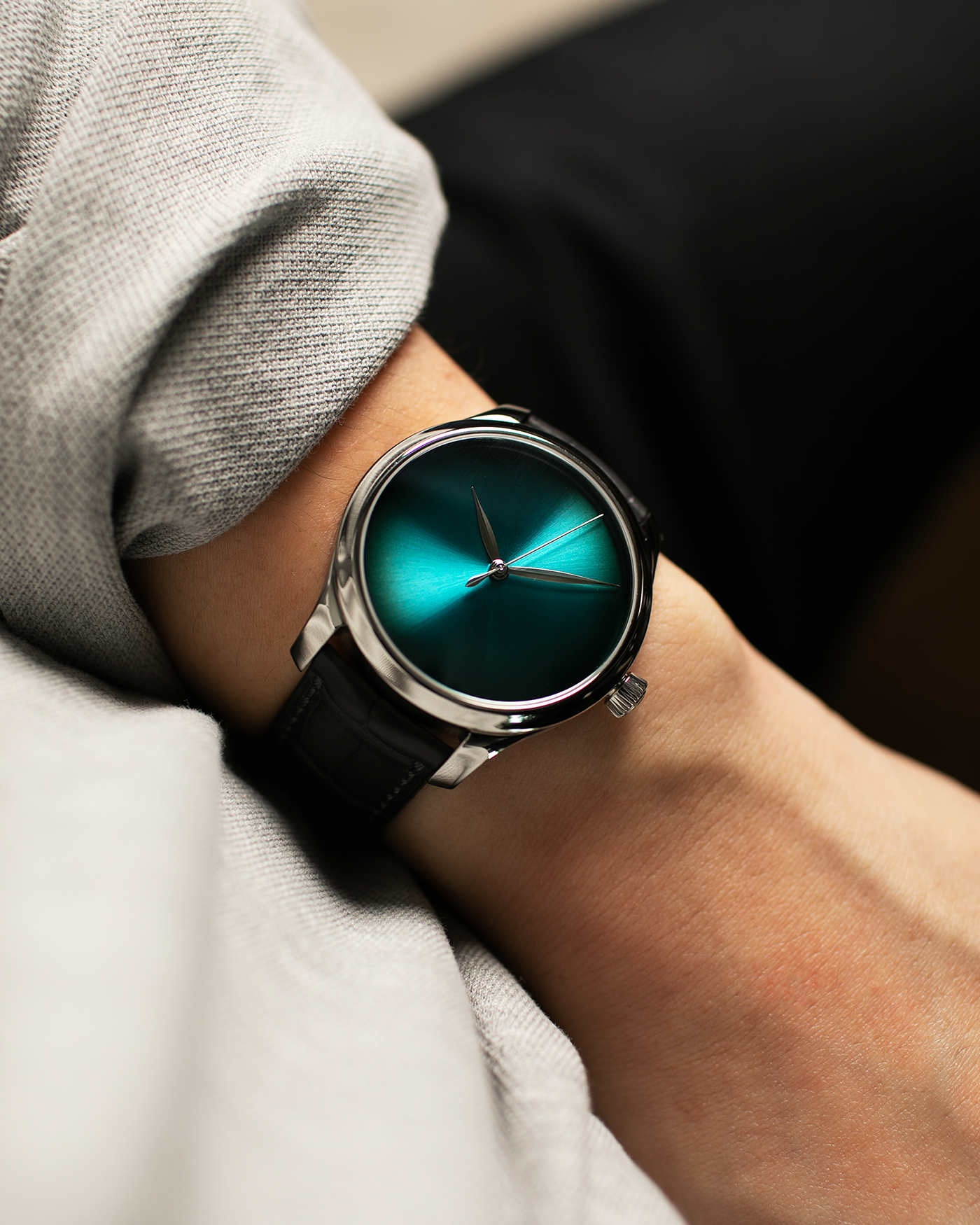 H.Moser & Cie Endeavour Center Seconds Blue Lagoon Fumé Watch | S H.Moser & Cie Endeavour Center Seconds Blue Lagoon Fumé Watch | S