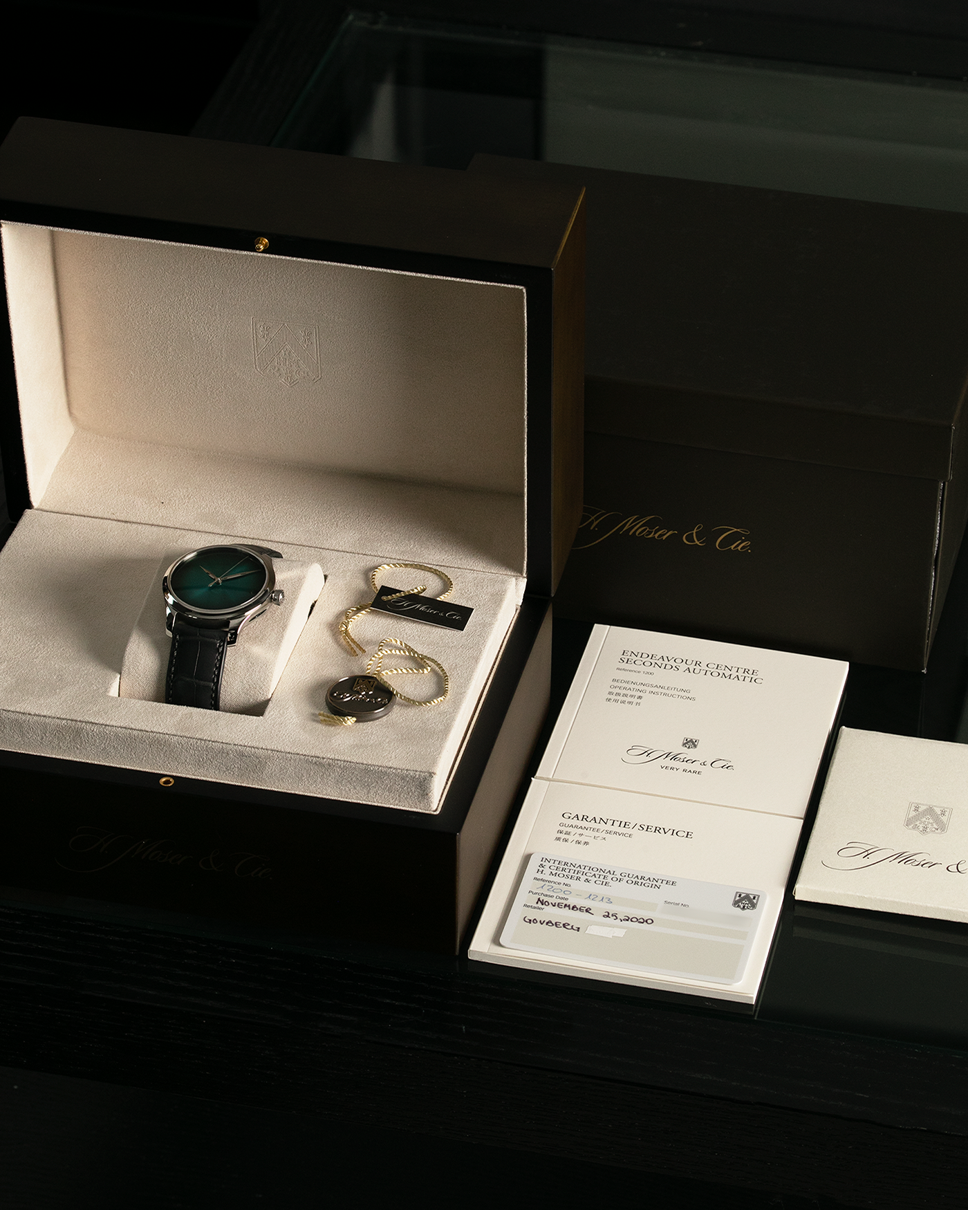H.Moser & Cie Endeavour Center Seconds Blue Lagoon Fumé