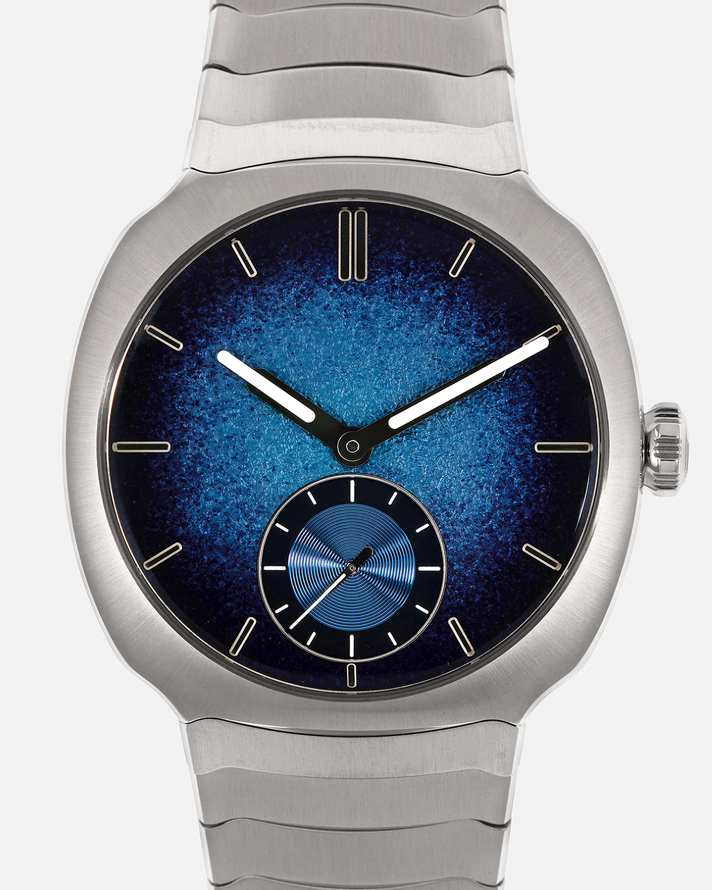 Brand: H. Moser & Cie
Year: 2025
Model: Streamliner Small Seconds Blue Enamel
Reference: 6500-1200
Material: Stainless Steel
Movement: HMC Cal. 500, Micro-Rotor Self-Winding
Case Dimensions: 39mm x 10.9mm
Bracelet: H. Moser & Cie Integrated Stainless Steel Bracelet with Deployant Clasp
