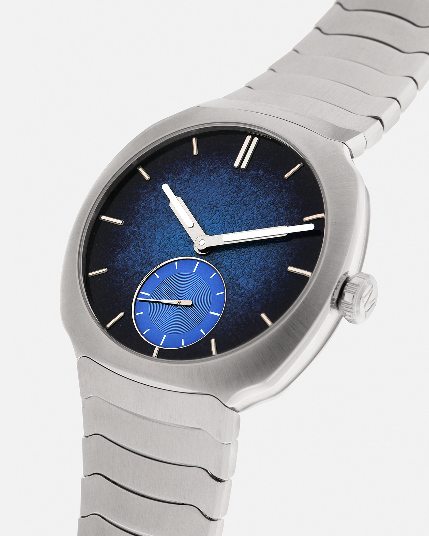 Brand: H. Moser & Cie
Year: 2025
Model: Streamliner Small Seconds Blue Enamel
Reference: 6500-1200
Material: Stainless Steel
Movement: HMC Cal. 500, Micro-Rotor Self-Winding
Case Dimensions: 39mm x 10.9mm
Bracelet: H. Moser & Cie Integrated Stainless Steel Bracelet with Deployant Clasp