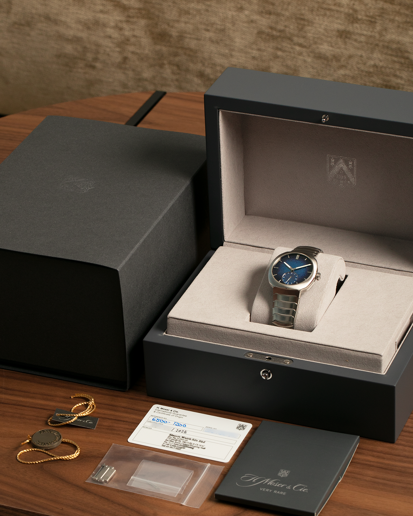 Brand: H. Moser & Cie
Year: 2025
Model: Streamliner Small Seconds Blue Enamel
Reference: 6500-1200
Material: Stainless Steel
Movement: HMC Cal. 500, Micro-Rotor Self-Winding
Case Dimensions: 39mm x 10.9mm
Bracelet: H. Moser & Cie Integrated Stainless Steel Bracelet with Deployant Clasp