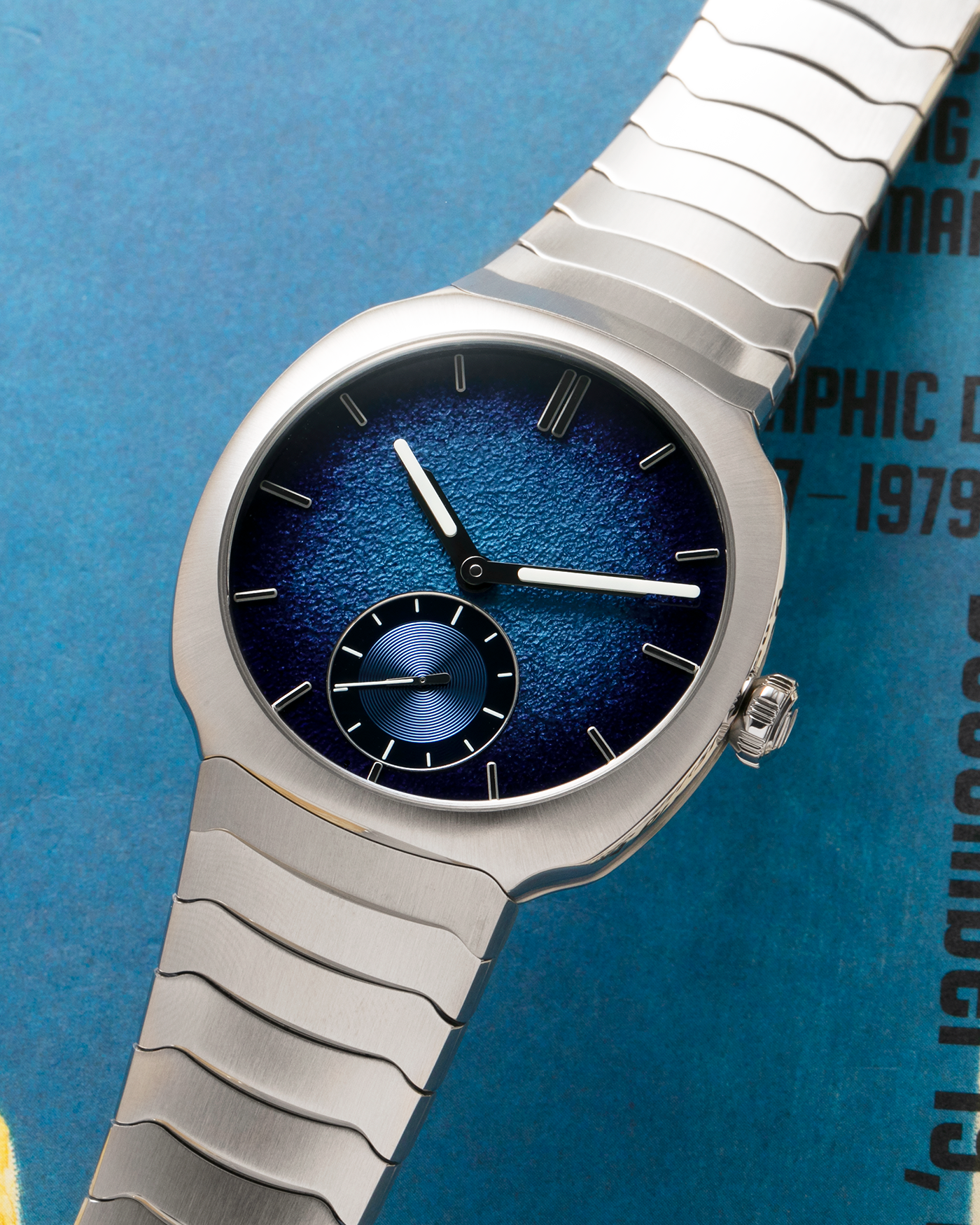 Brand: H. Moser & Cie
Year: 2025
Model: Streamliner Small Seconds Blue Enamel
Reference: 6500-1200
Material: Stainless Steel
Movement: HMC Cal. 500, Micro-Rotor Self-Winding
Case Dimensions: 39mm x 10.9mm
Bracelet: H. Moser & Cie Integrated Stainless Steel Bracelet with Deployant Clasp