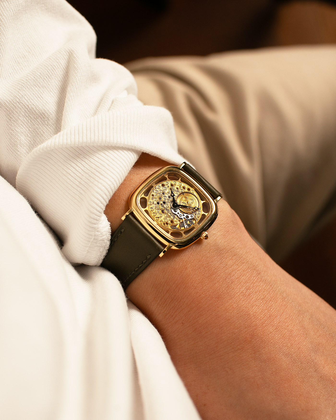 Brand: Jaeger-LeCoultre
Reference: 141.007.1 Skeleton
Year: 1981
Material: 18-carat Yellow Gold Case, 14-Carat Yellow Gold Movement, Tiger Eye Cabochon
Movement: Jaeger-LeCoultre Cal. 839, Skeletonized and Manual-Winding
Case Dimensions: 33mm x 4.9mm (Lug-to-Lug 38mm)
Lug Width: 18mm
Strap: Custom Olive Green Calf Leather Strap with Mustard-Yellow Underlining
