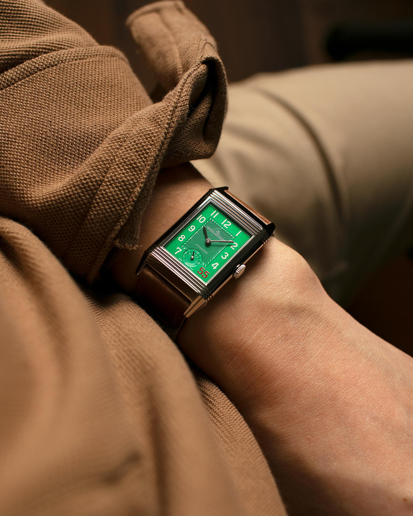 Brand: Jaeger-LeCoultre
Year: 2016
Model: Grande Reverso 976 ‘55th Anniversary of Kuwait’, Limited Edition of 55 Pieces
Reference: 278.8.56
Material: Stainless Steel
Movement: Jaeger-LeCoultre Cal. 967B, Self-Winding
Case Dimensions: 46mm (Including Lugs) x 27mm x 9mm
Lug Width: 20mm
Straps: Jaeger-LeCoultre Casa Fagliano Beige Calf and Canvas Leather Strap with Signed Stainless Steel Deployant Clasp, extra Jaeger-LeCoultre Black Alligator Leather Strap, and Jaeger-LeCoultre Casa Fagliano Dark Brown Calf Le