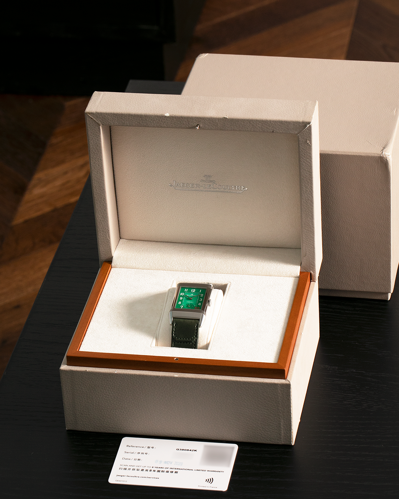 Brand: Jaeger LeCoultre
Year: 2020
Model: Grande Reverso 976 ‘55th Anniversary of Kuwait’, Limited Edition of 55 Pieces
Reference: 278.8.56
Material: Stainless Steel
Movement: Jaeger LeCoultre Cal. 967B, Self-Winding
Case Dimensions: 46mm (Including Lugs) x 27mm x 9mm
Lug Width: 20mm
Strap: Jaeger LeCoultre Casa Fagliano Olive Green Leather Strap with Signed Stainless Steel Deployant Clasp