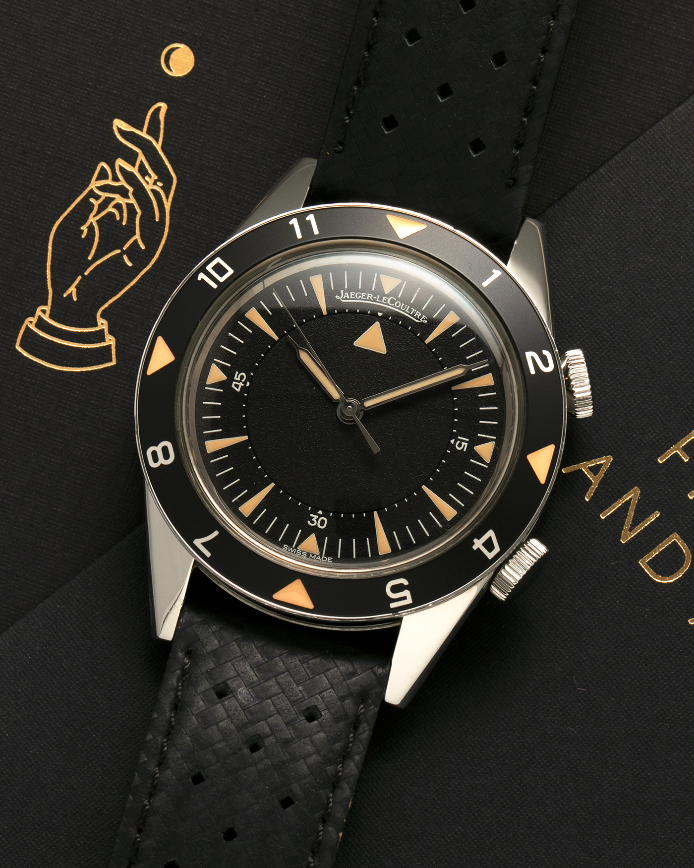 Brand: Jaeger-LeCoultre Model: Memovox ‘Tribute to Deep Sea’, European Limited Edition of 959 pieces Reference Number: Q2028470 Material: Stainless Steel Movement: Jaeger-LeCoultre Cal. 956, Self-Winding Case Diameter: 40.5mm Lug Width: 20mm Strap: Jaeger-LeCoultre Black Perforated Leather Strap with Stainless Steel Tang Buckle