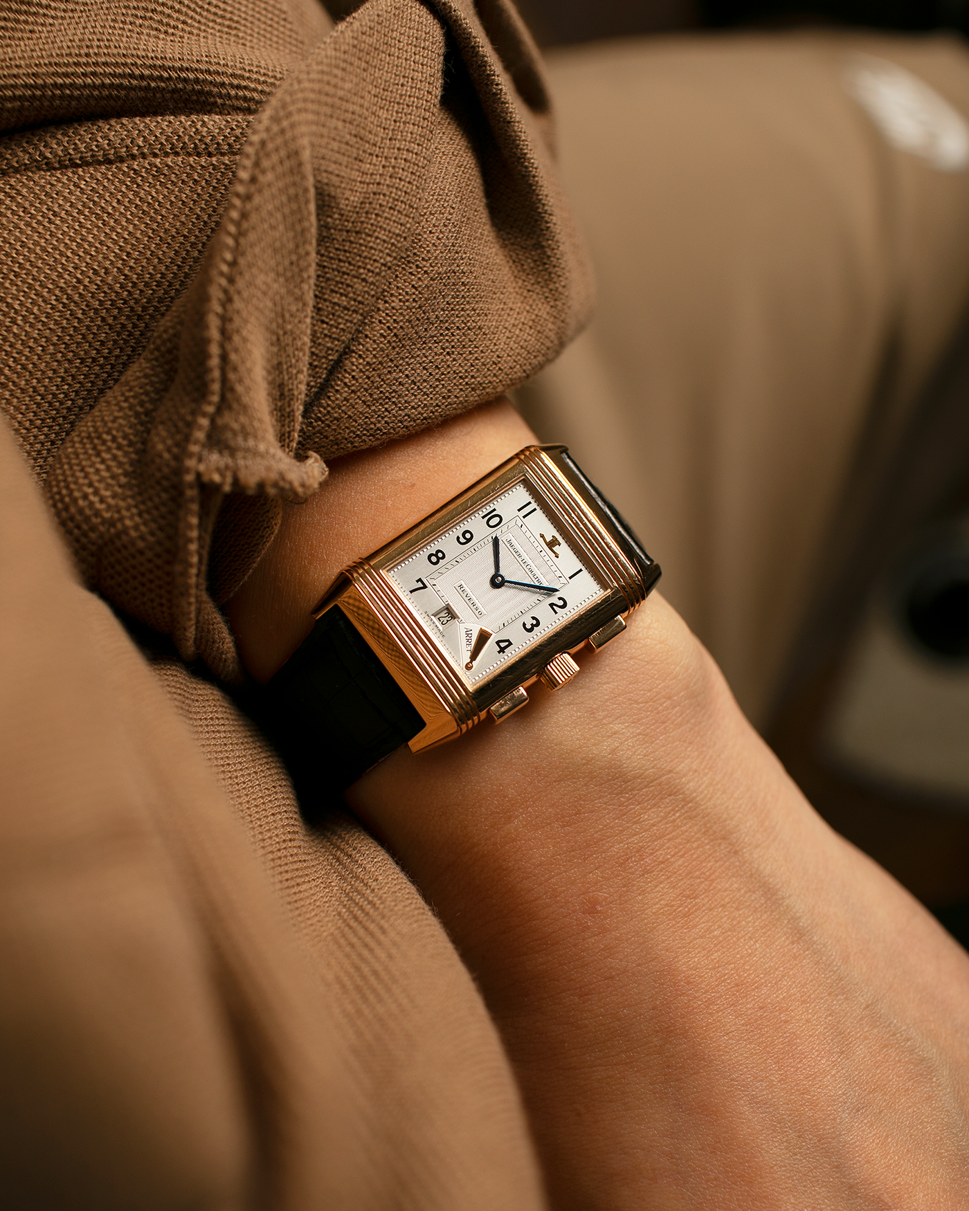 Brand: Jaeger LeCoultre
Year: 1996
Model: Reverso Chronograph Retrograde, Limited to 500 pieces
Reference: 270.2.69
Material: 18-carat Rose Gold
Movement: Jaeger LeCoultre Cal. 829, Manual-Wind
Case Dimensions: 42mm (Including Lugs) x 26mm x 9.5mm
Lug Width: 19mm
Strap: Jaeger-LeCoultre Black Alligator Leather Strap with Signed 18-carat Rose Gold Deployant Clasp