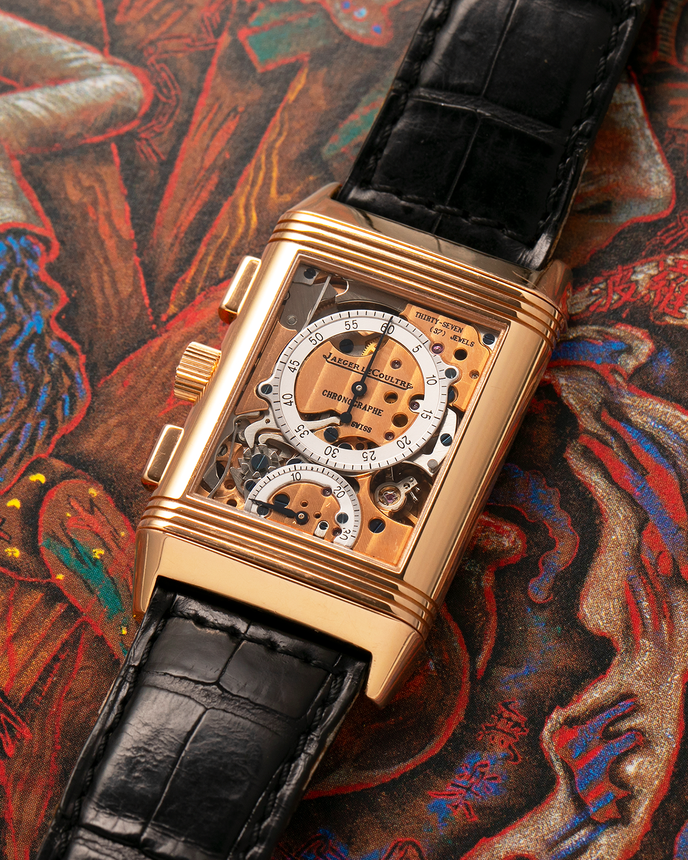 Brand: Jaeger LeCoultre
Year: 1996
Model: Reverso Chronograph Retrograde, Limited to 500 pieces
Reference: 270.2.69
Material: 18-carat Rose Gold
Movement: Jaeger LeCoultre Cal. 829, Manual-Wind
Case Dimensions: 42mm (Including Lugs) x 26mm x 9.5mm
Lug Width: 19mm
Strap: Jaeger-LeCoultre Black Alligator Leather Strap with Signed 18-carat Rose Gold Deployant Clasp