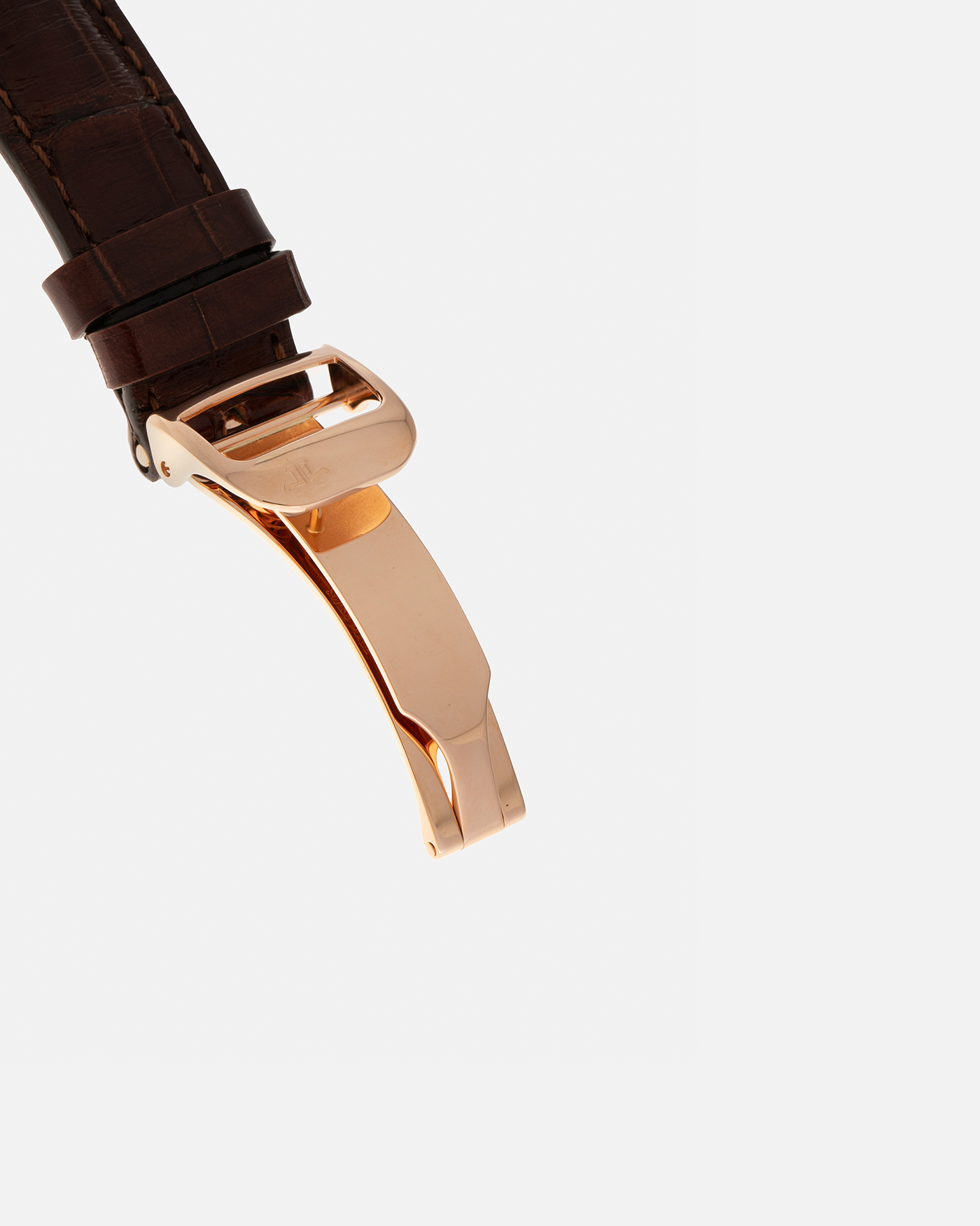 Brand: Jaeger LeCoultre
Year: 1996
Model: Reverso Chronographe Retrograde, Limited to 500 pieces
Reference: 270.2.69
Material: 18-carat Rose Gold
Movement: Jaeger LeCoultre Cal. 829, Manual-Winding
Case Dimensions: 42mm (including lugs) x 26mm x 9.5mm
Lug Width: 19mm
Strap: Jean Rosseau Brown Alligator Leather Strap with Signed 18-carat Rose Gold Deployant Clasp