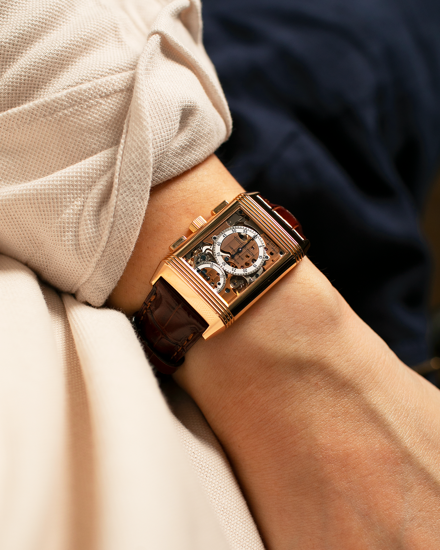 Brand: Jaeger LeCoultre
Year: 1996
Model: Reverso Chronographe Retrograde, Limited to 500 pieces
Reference: 270.2.69
Material: 18-carat Rose Gold
Movement: Jaeger LeCoultre Cal. 829, Manual-Winding
Case Dimensions: 42mm (including lugs) x 26mm x 9.5mm
Lug Width: 19mm
Strap: Jean Rosseau Brown Alligator Leather Strap with Signed 18-carat Rose Gold Deployant Clasp