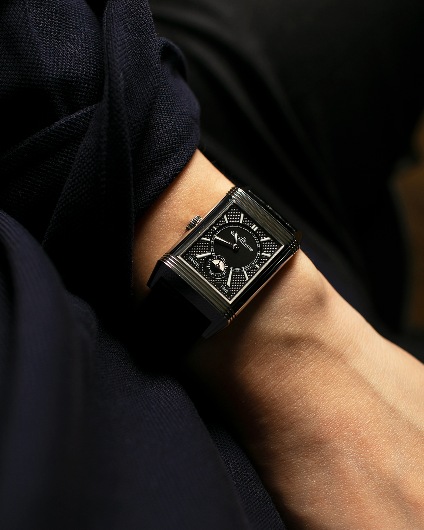 Brand: Jaeger LeCoultre Year: 2020 Model: Reverso Classic Large Duoface Q3848422 Reference Number: 215.8.D4 Material: Stainless Steel Movement: Jaeger LeCoultre Cal. 854A/2, Manual-Wind Case Dimensions: 47mm x 28.3mm x 10.3mm Lug Width: 20mm Strap: Jaeger LeCoultre Case Black Alligator Leather Strap with Signed Stainless Steel Deployant Buckle